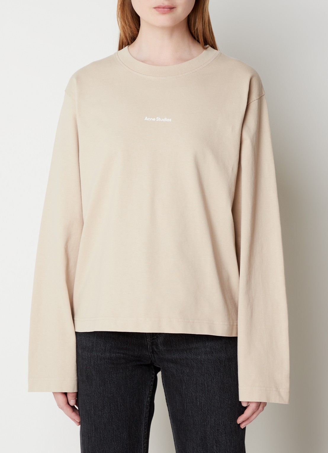 Acne Studios Sweater met logoborduring en trompetmouw - detail 2 donkerbeige