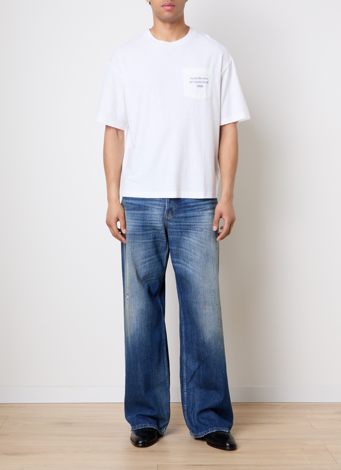 Acne Studios T-shirt met logo en borstzak - voorkant 5 gebroken wit