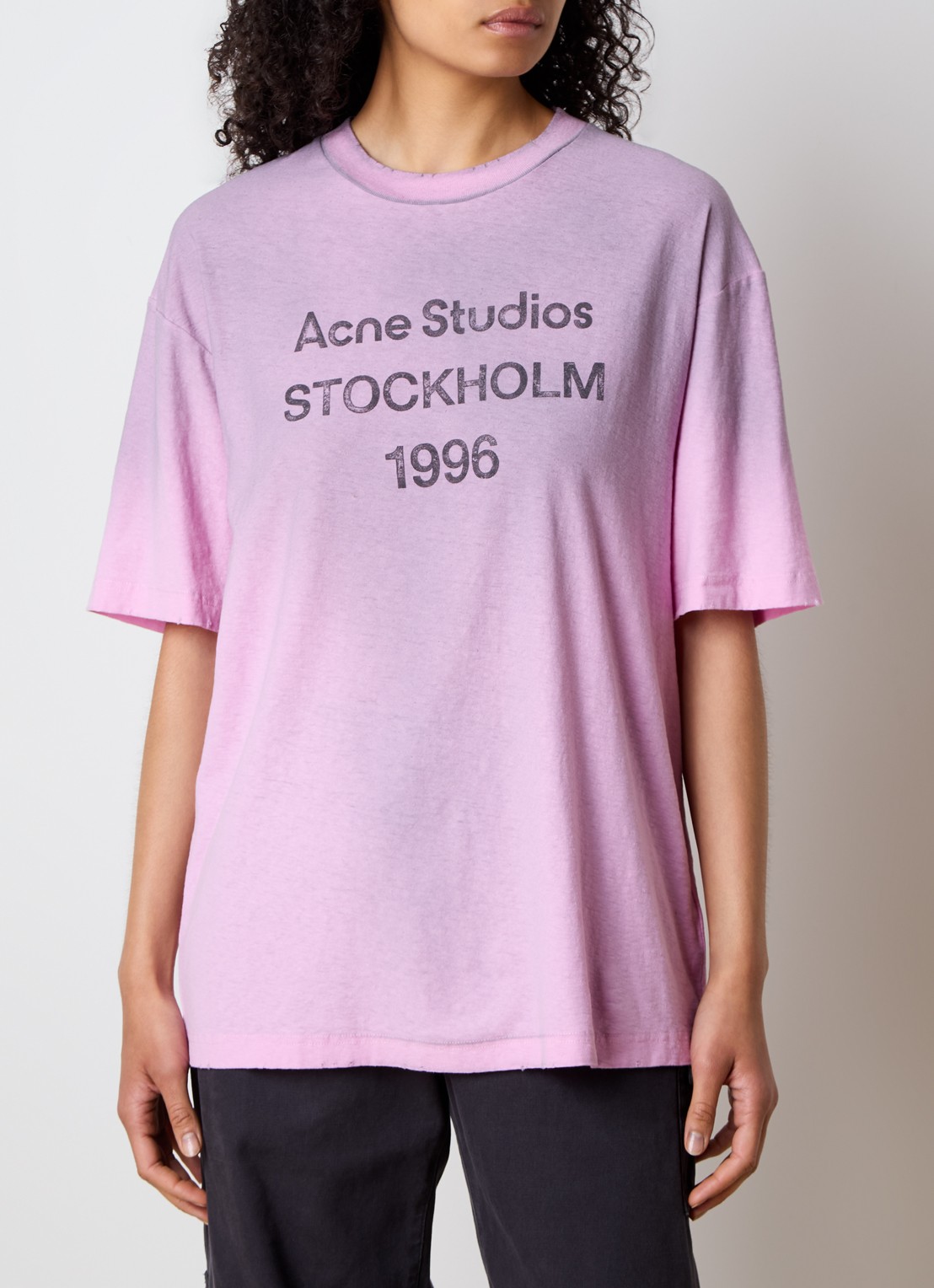 Acne Studios T-shirt met logoprint en verwassen afwerking - detail 4 roze