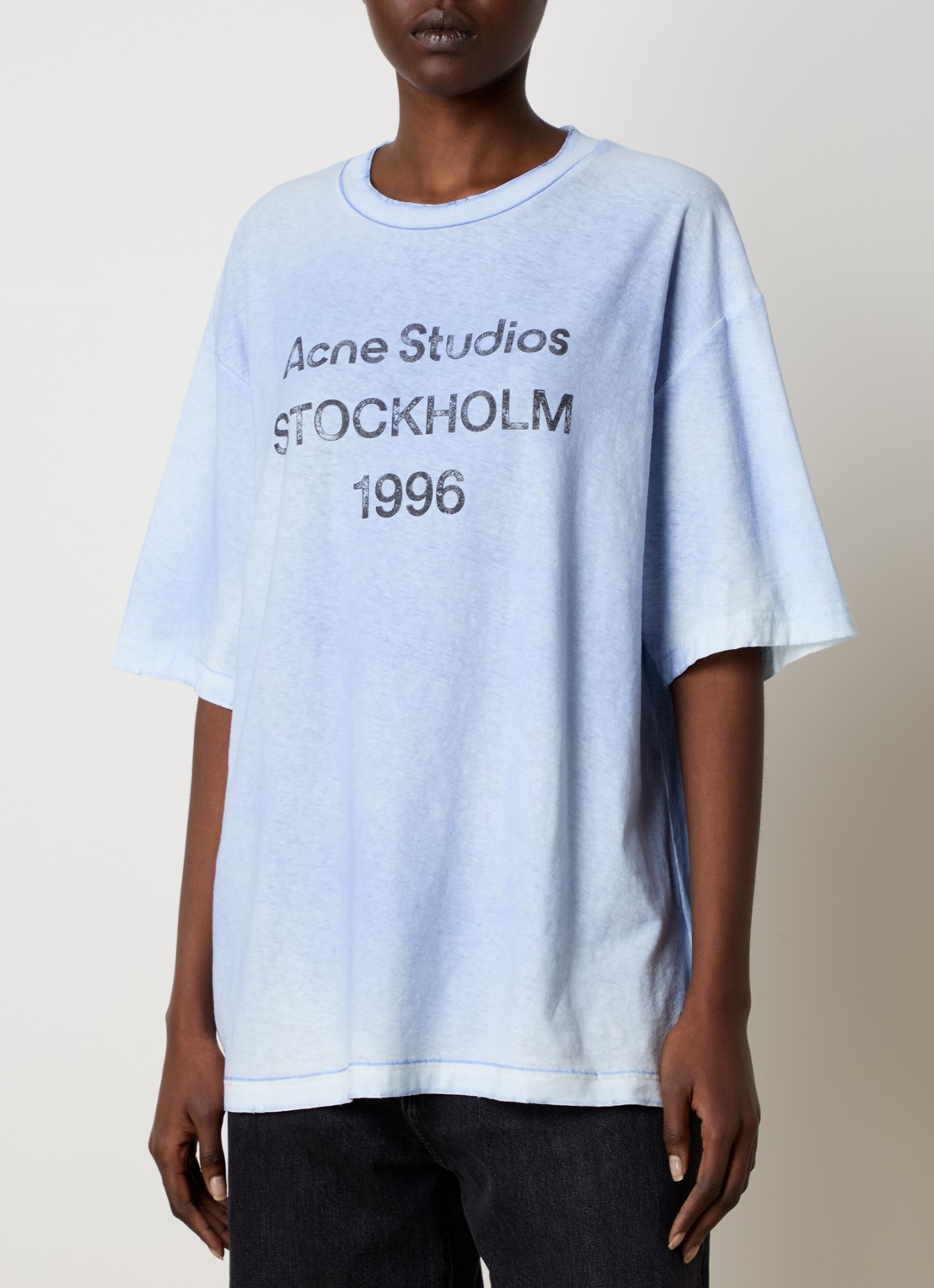 Acne Studios T-shirt met logoprint en verwassen afwerking - detail 4 lichtblauw