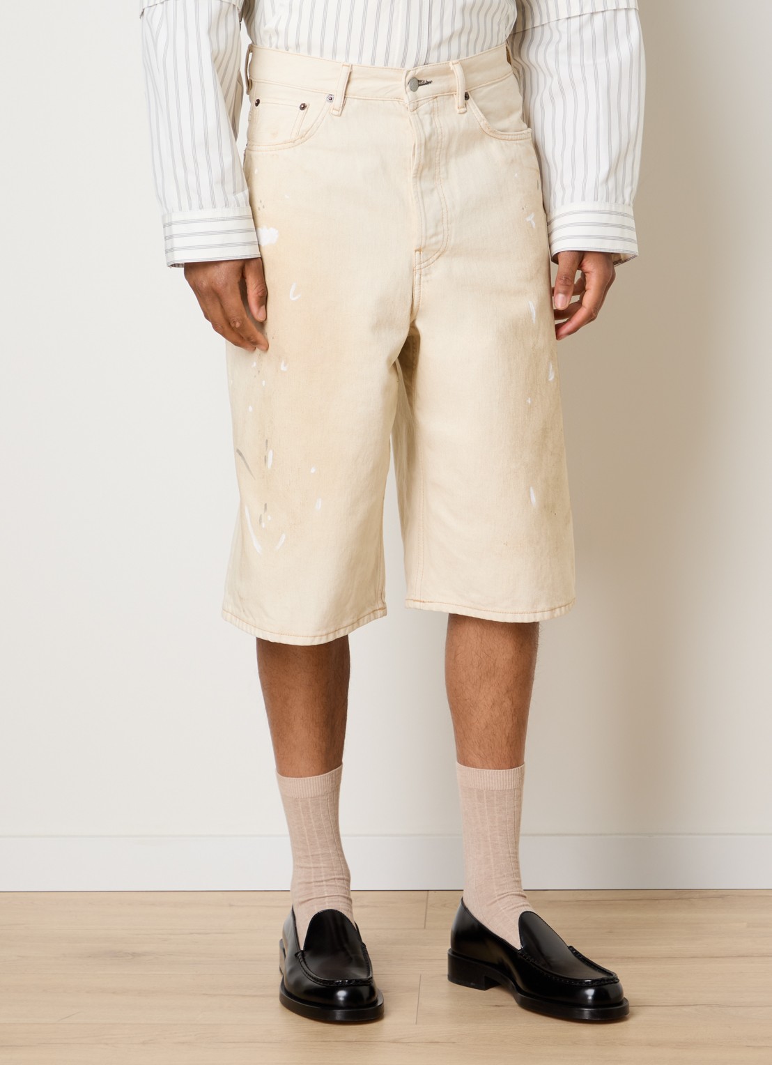 Acne Studios Trafalgar loose fit korte broek van denim met gekleurde wassing - detail 4 beige