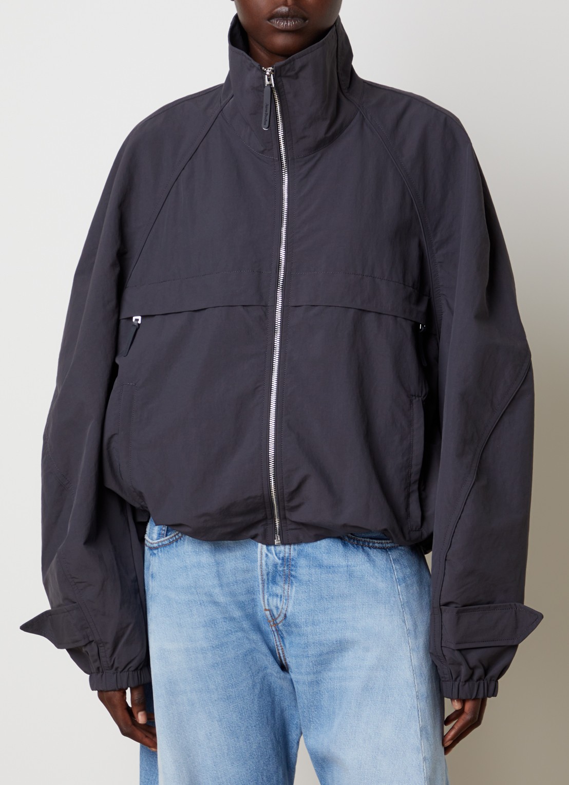 Acne Studios Windjack met opstaande kraag - detail 2 donkergrijs