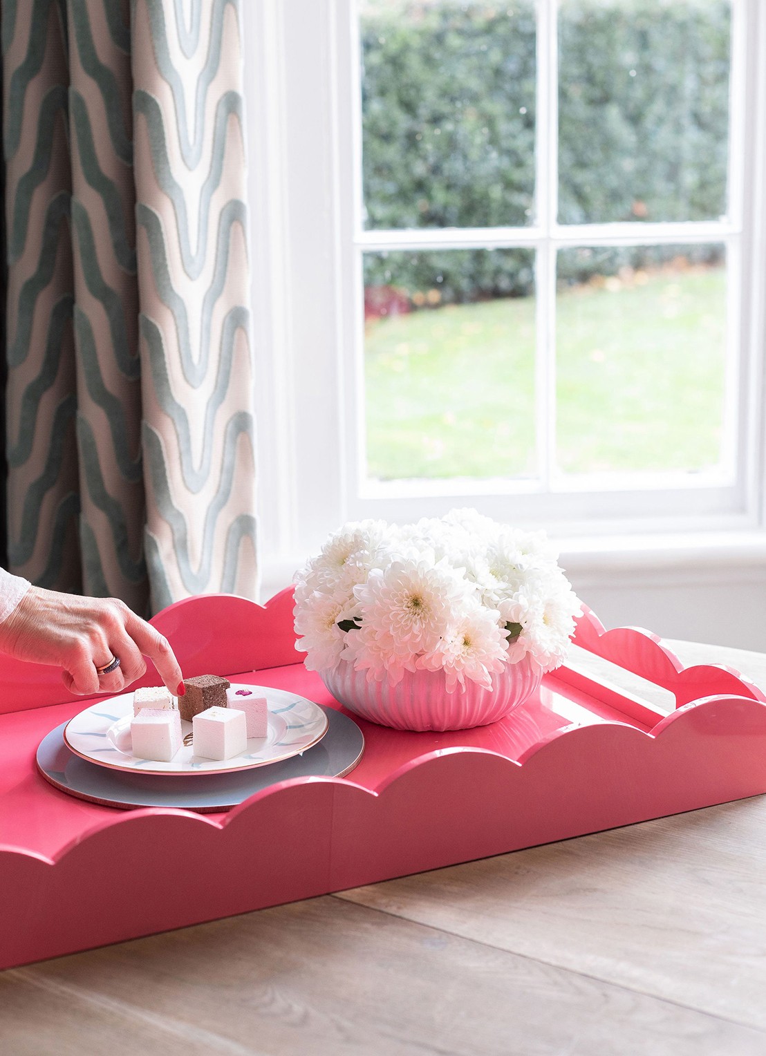 Addison Ross Scallop dienblad 20 x 27 cm - voorkant 2 fuchsia