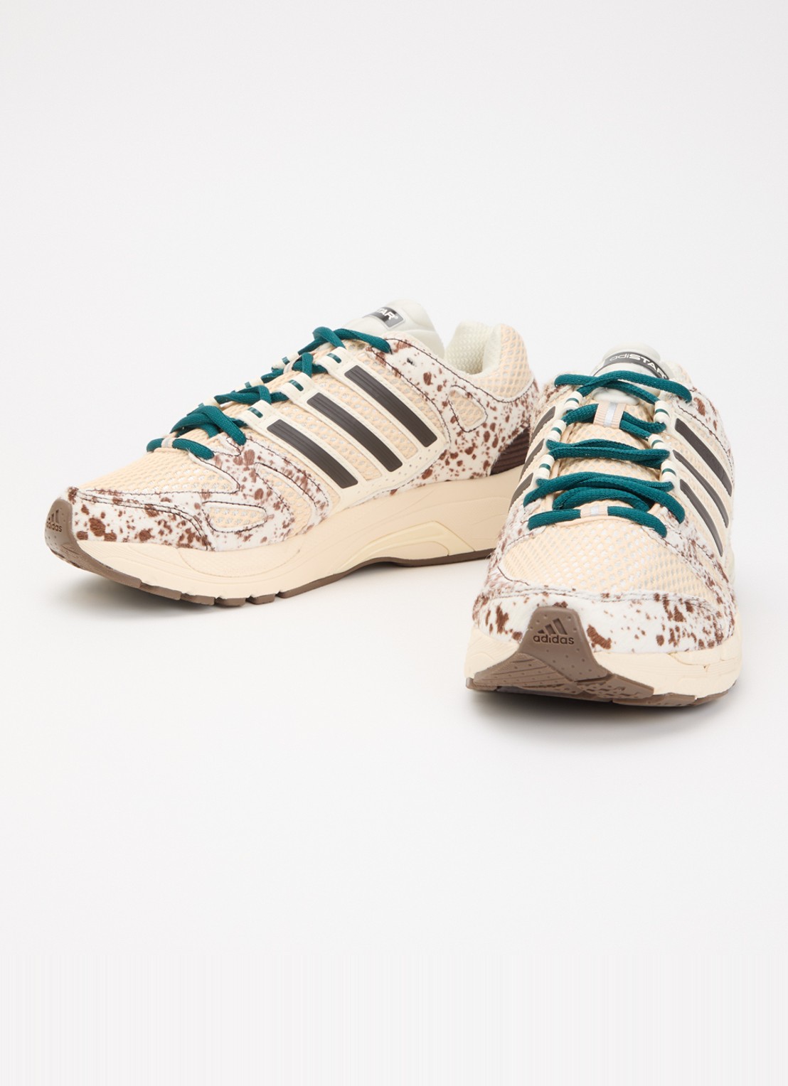 Adidas Adistar Control 5 sneaker met mesh details - detail creme
