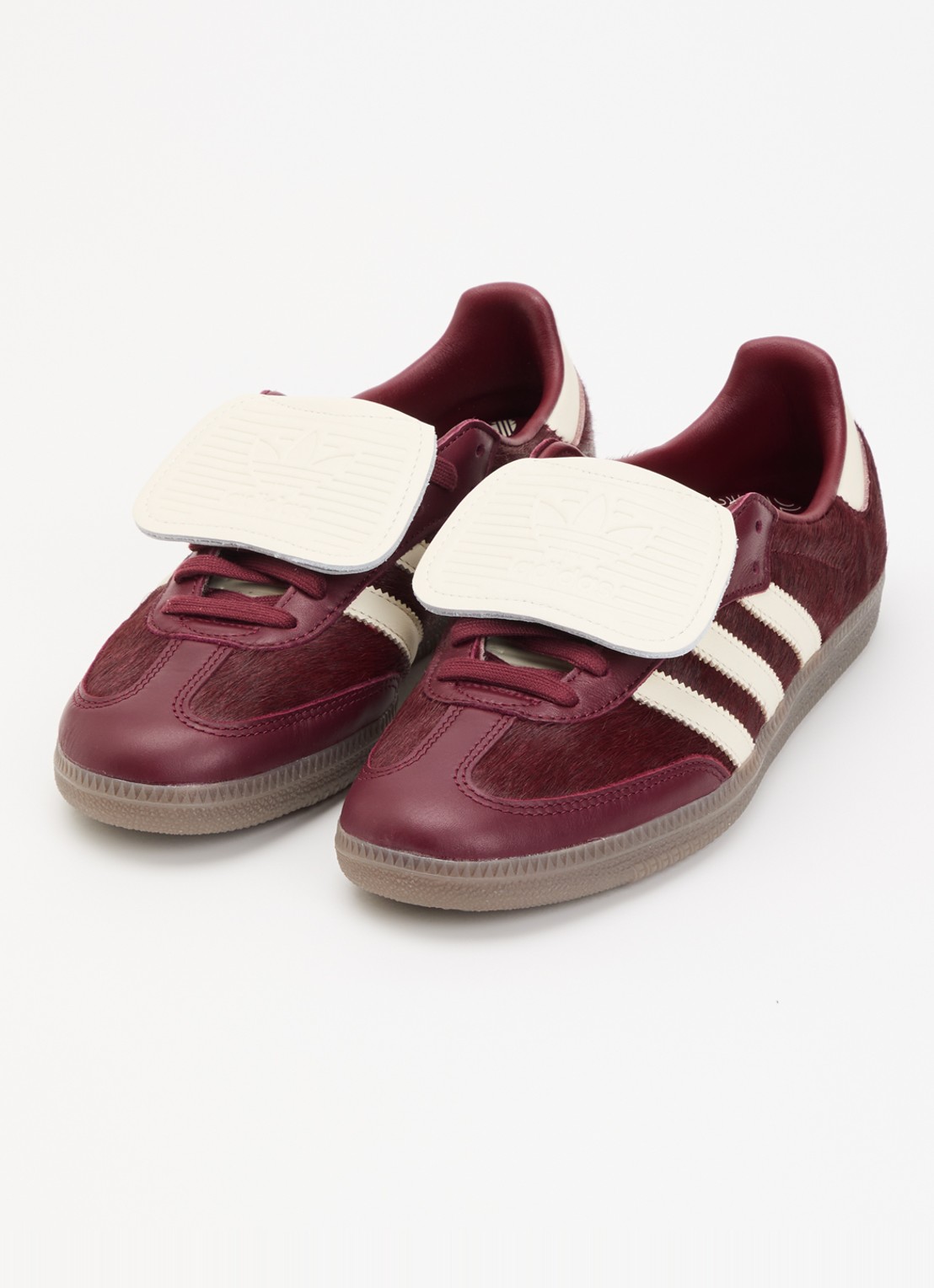 Adidas Samba LT sneaker van koeienvacht met leren details - detail bordeauxrood