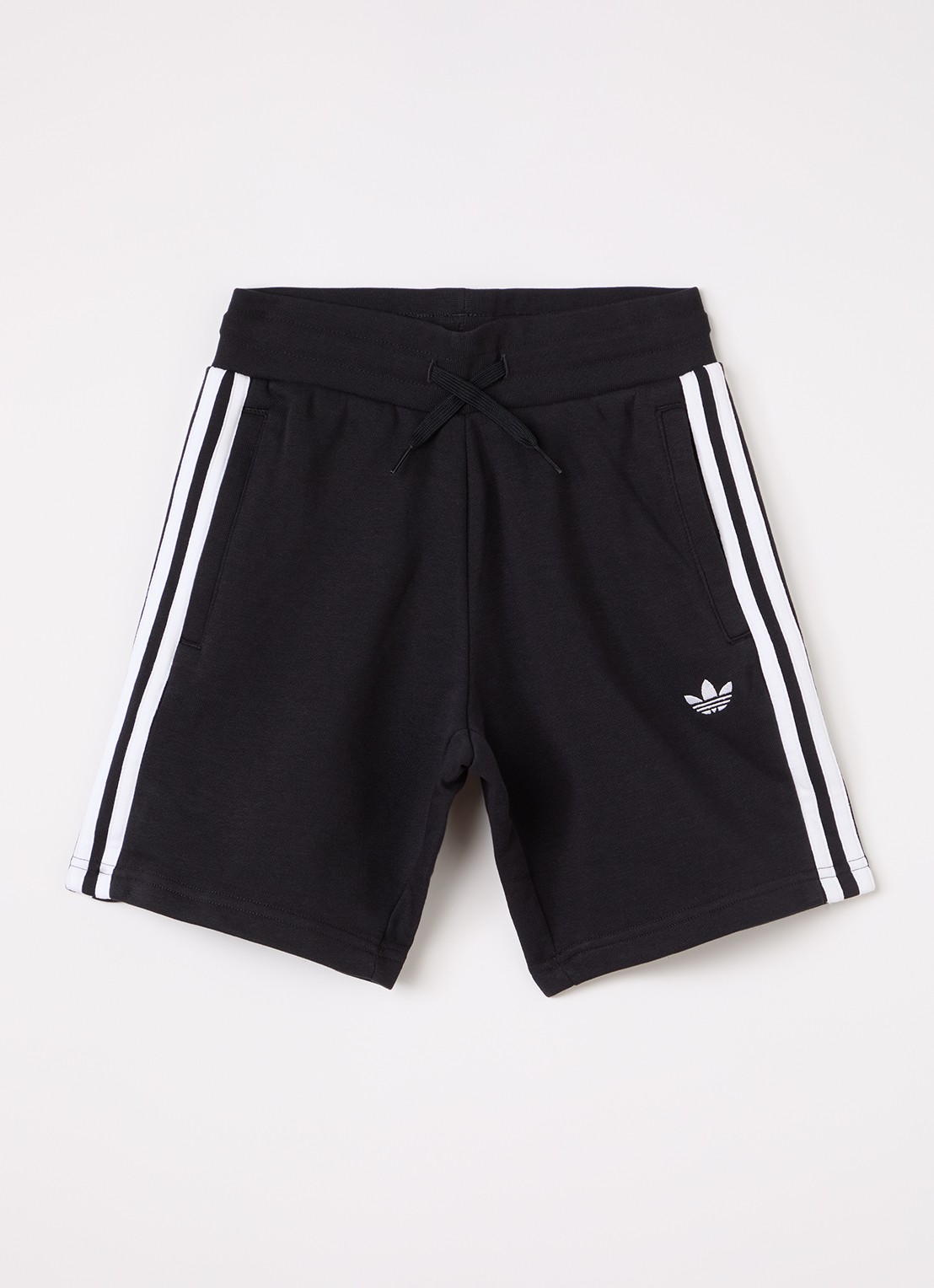 Adidas Straight fit korte joggingbroek met logoborduring - voorkant zwart