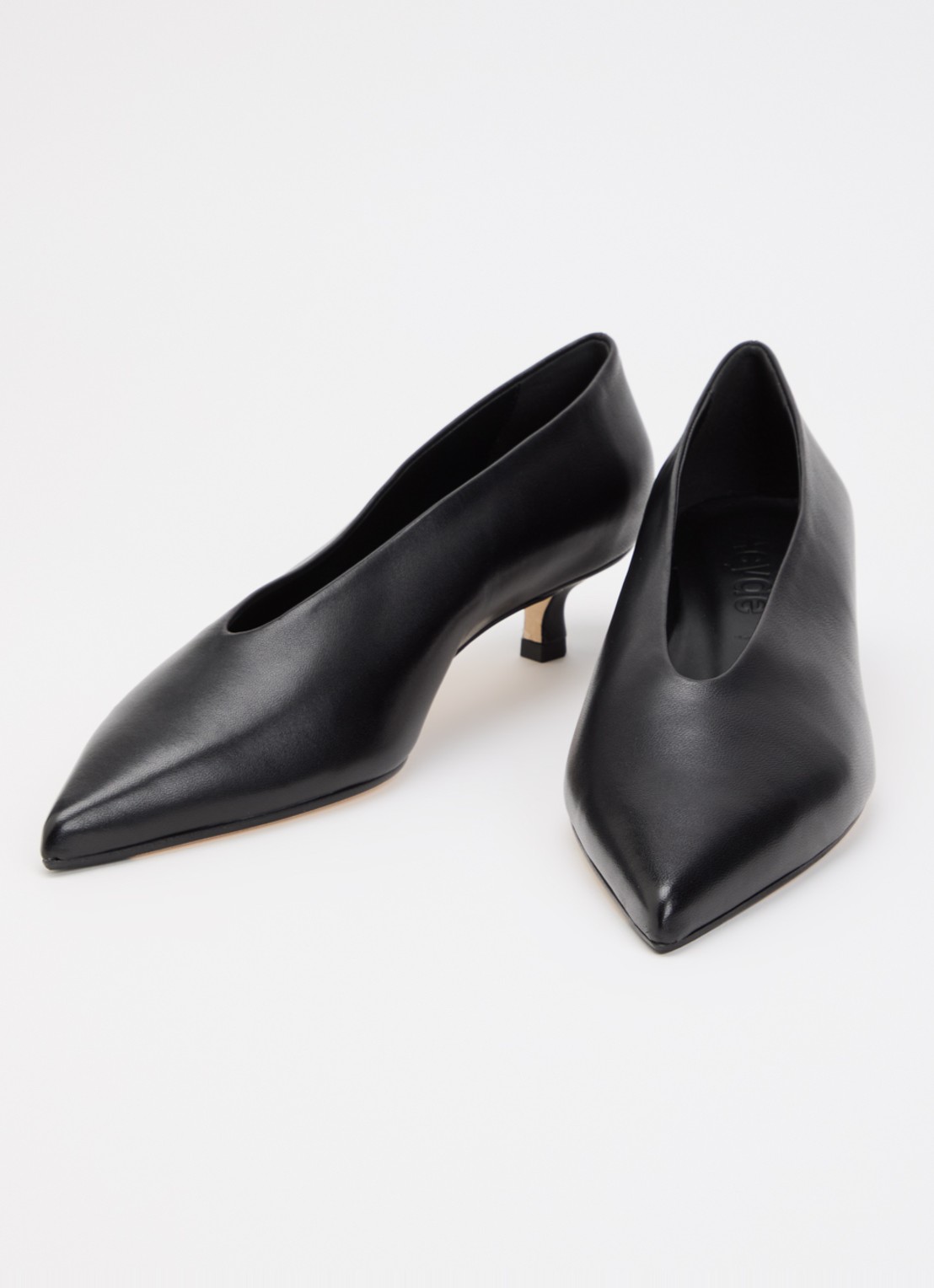 Aeyde Clara pump van lamsleer - detail 3 zwart