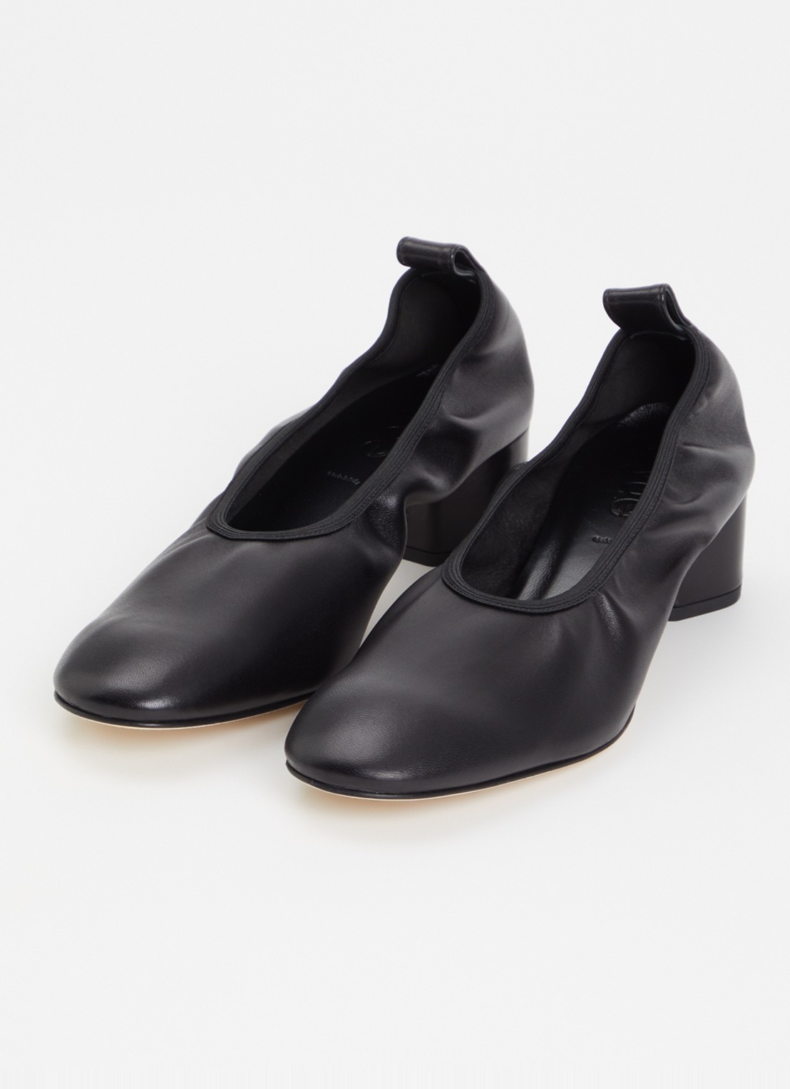 Aeyde Gemma pump van leer - detail zwart