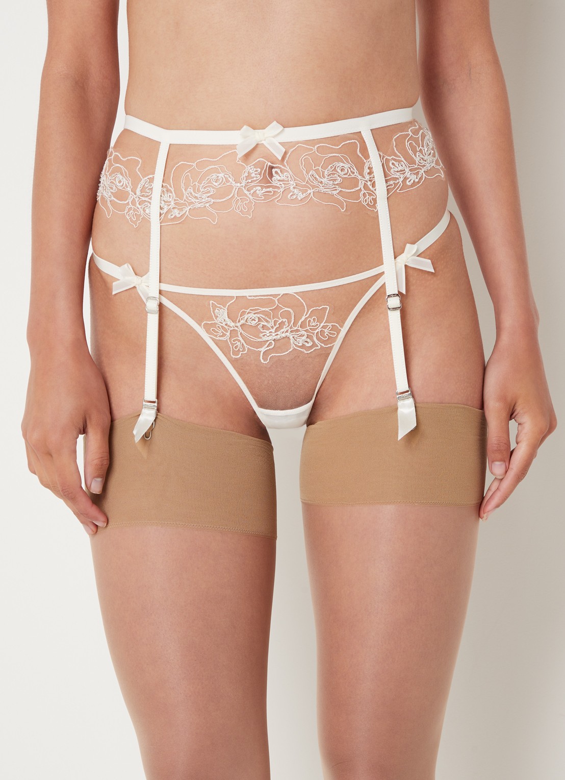 Agent Provocateur Lindie jarretels met borduring en kralendecoratie - detail 2 ivoor