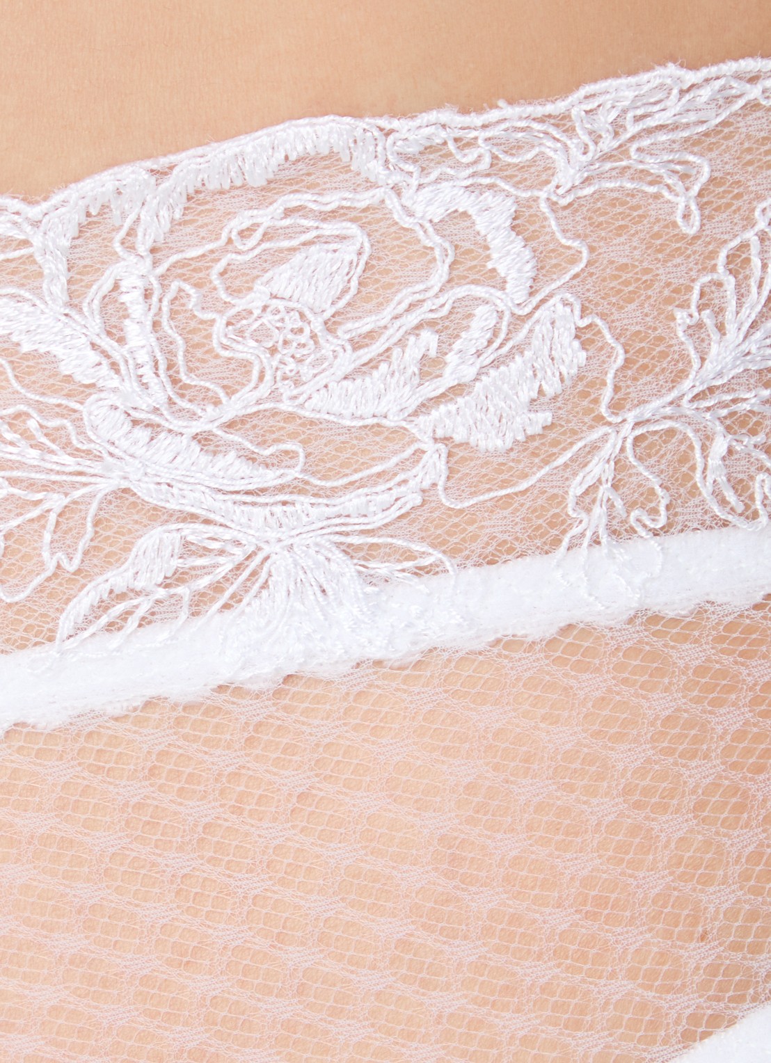 Agent Provocateur Rosia jarretels met mesh en kant - detail 2 gebroken wit