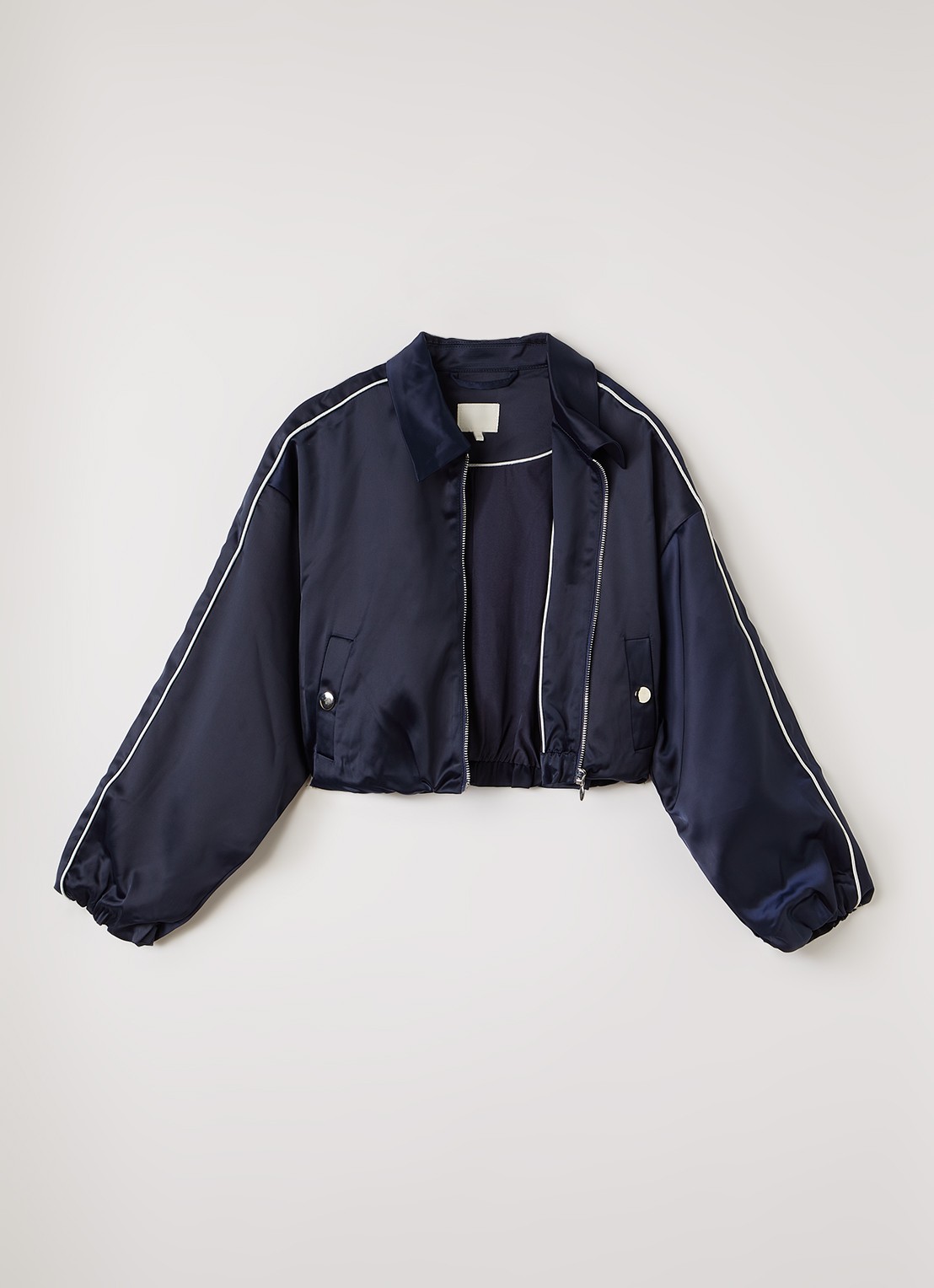 AI&KO Ilka cropped bomberjack van satijn - voorkant 2 donkerblauw