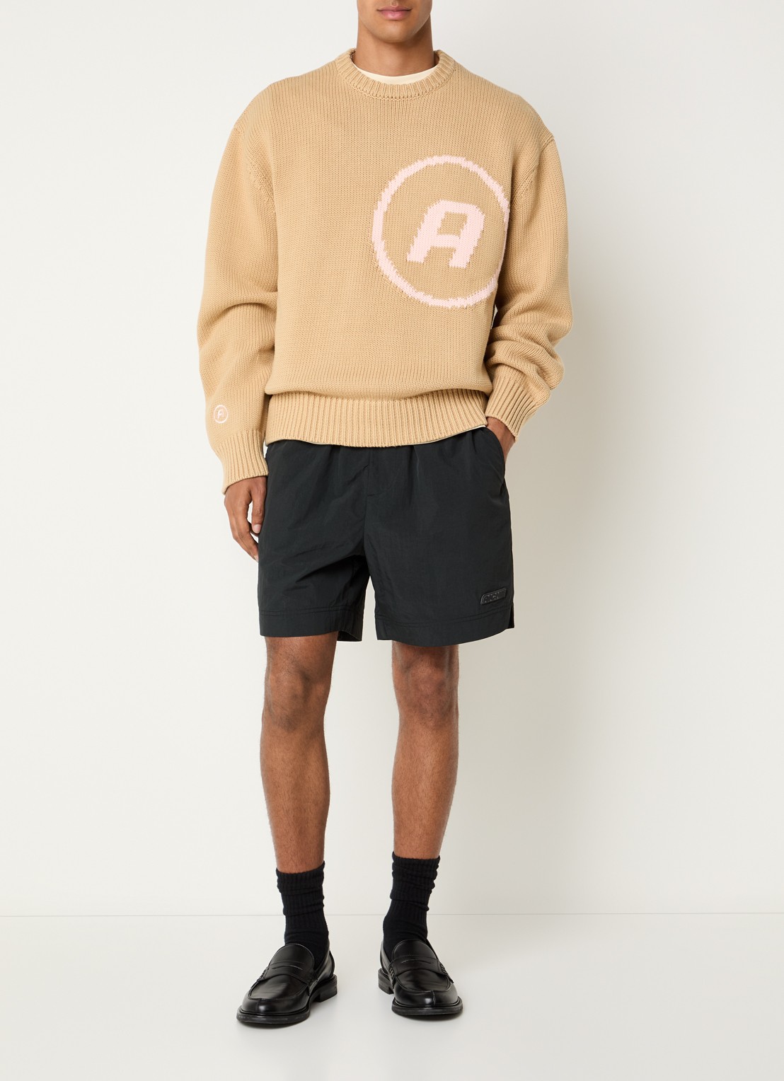 Aiche Grofgebreide trui met logo - voorkant 2 beige