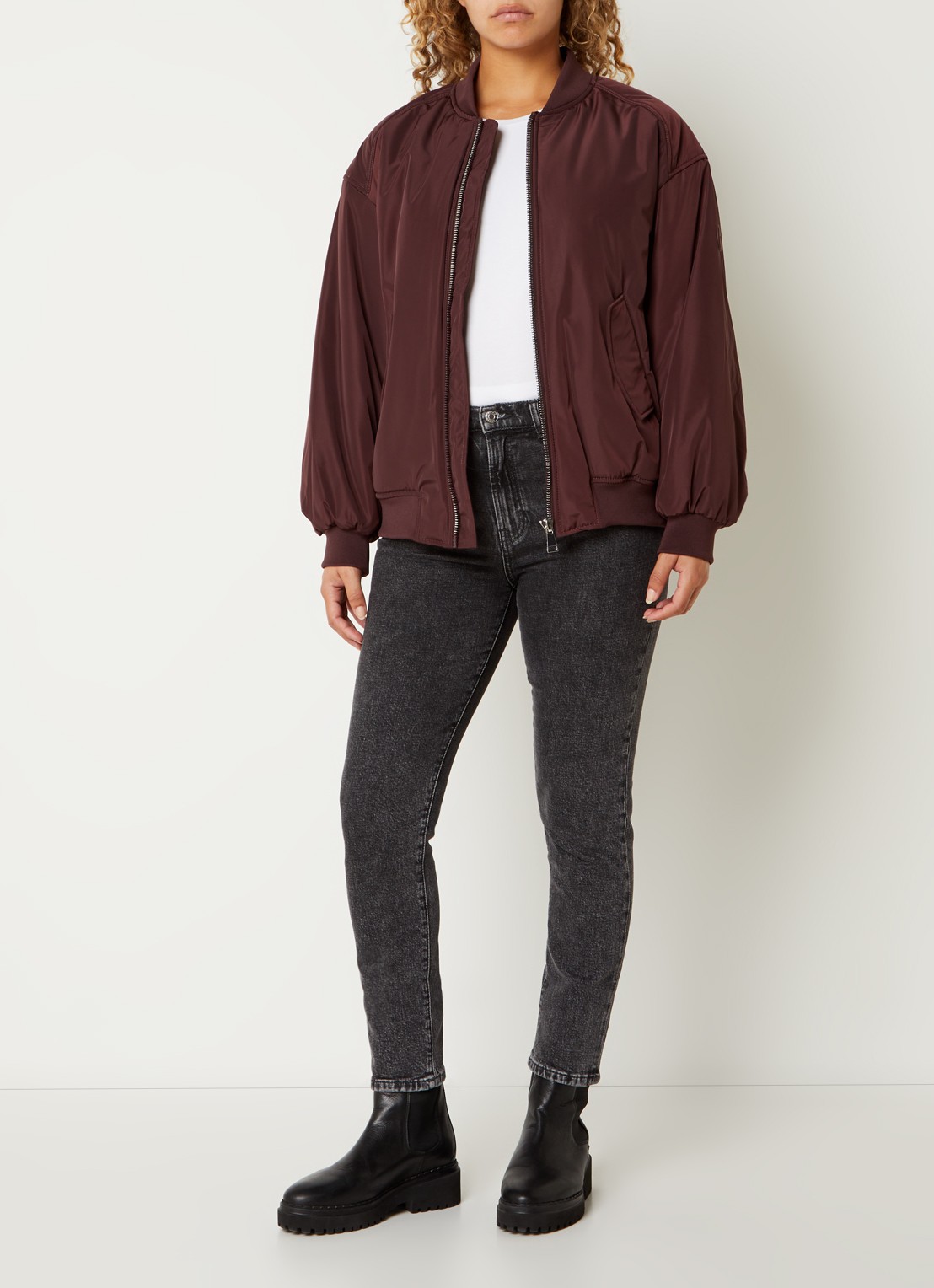 Airforce Bobby bomberjack met logo - voorkant 2 aubergine