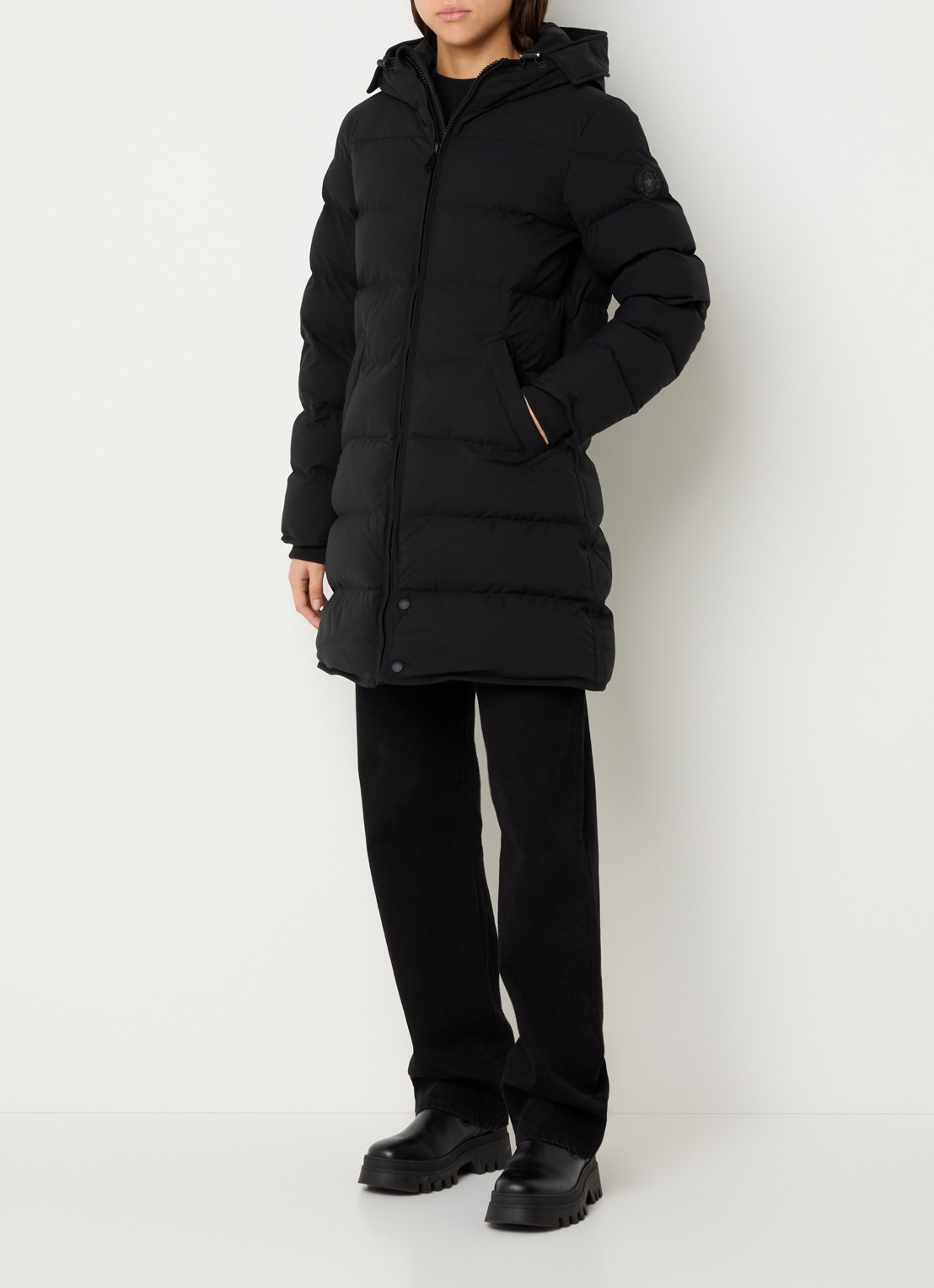 Airforce Jade puffer jas met capuchon en steekzakken - voorkant 3 zwart