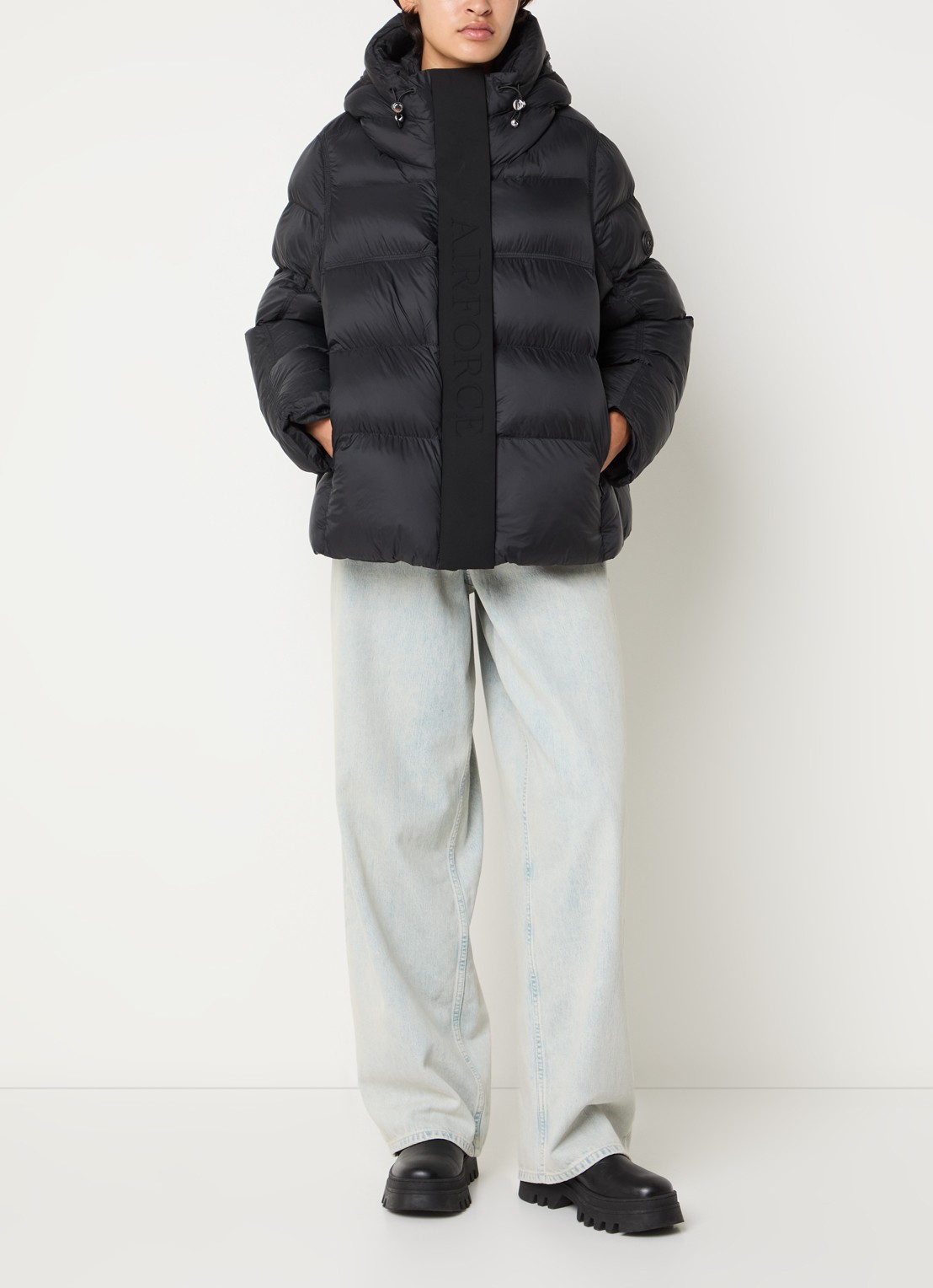 Airforce Kaia puffer jack met capuchon en logo - voorkant 4 zwart