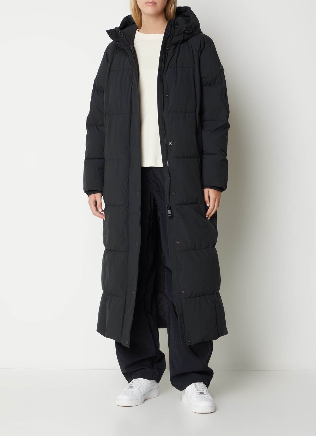 Airforce Nia longline puffer jas met ritszakken en capuchon - voorkant 4 zwart