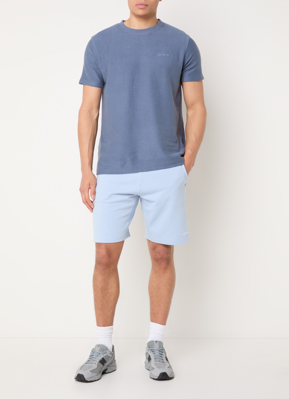 Airforce Straight fit korte joggingbroek met logo - voorkant 3 lichtblauw