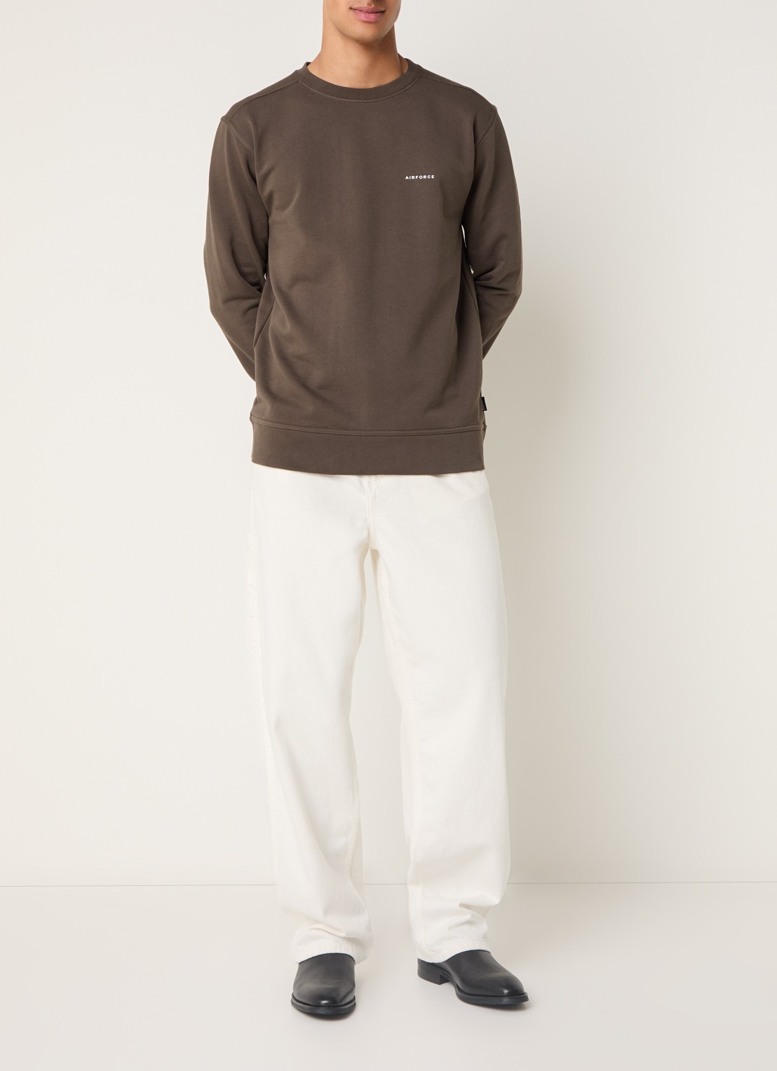 Airforce Sweater met logo - voorkant 2 lichtbruin