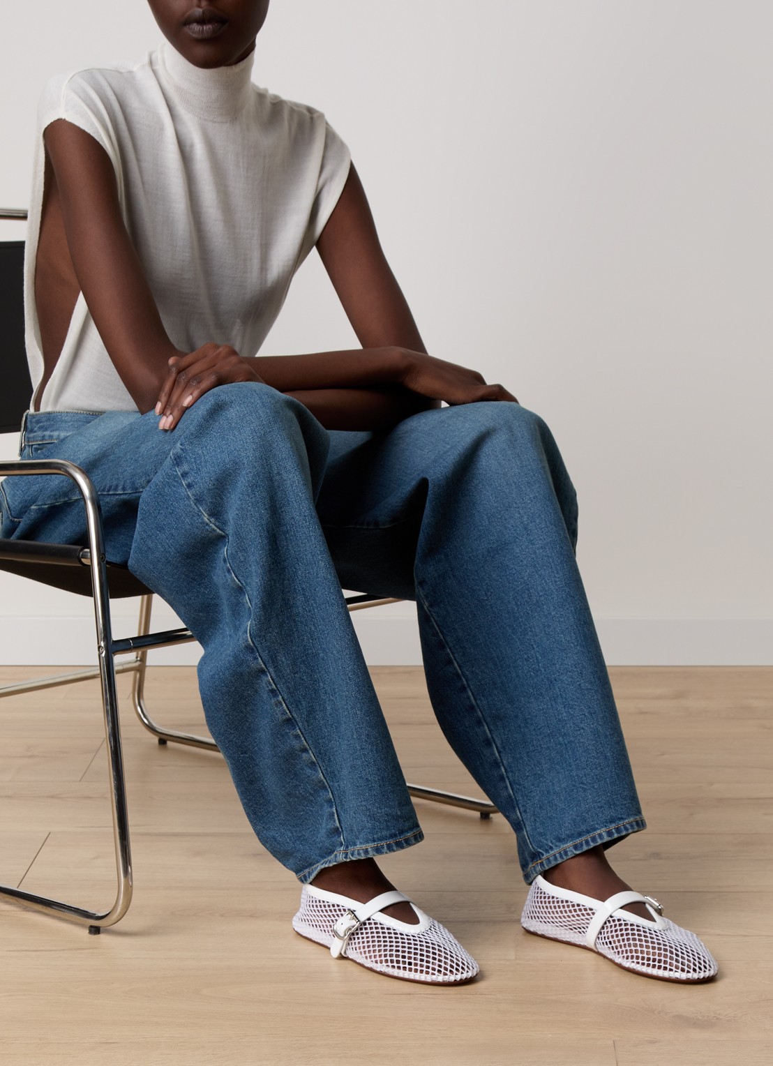 Alaïa Ballerina van mesh met details van kalfsleer - voorkant 2 wit