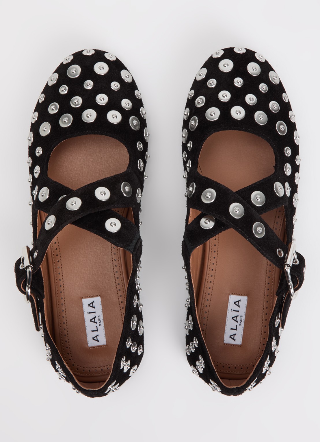 Alaïa Criss Cross ballerina van kalfssuède met studs - detail 4 zwart