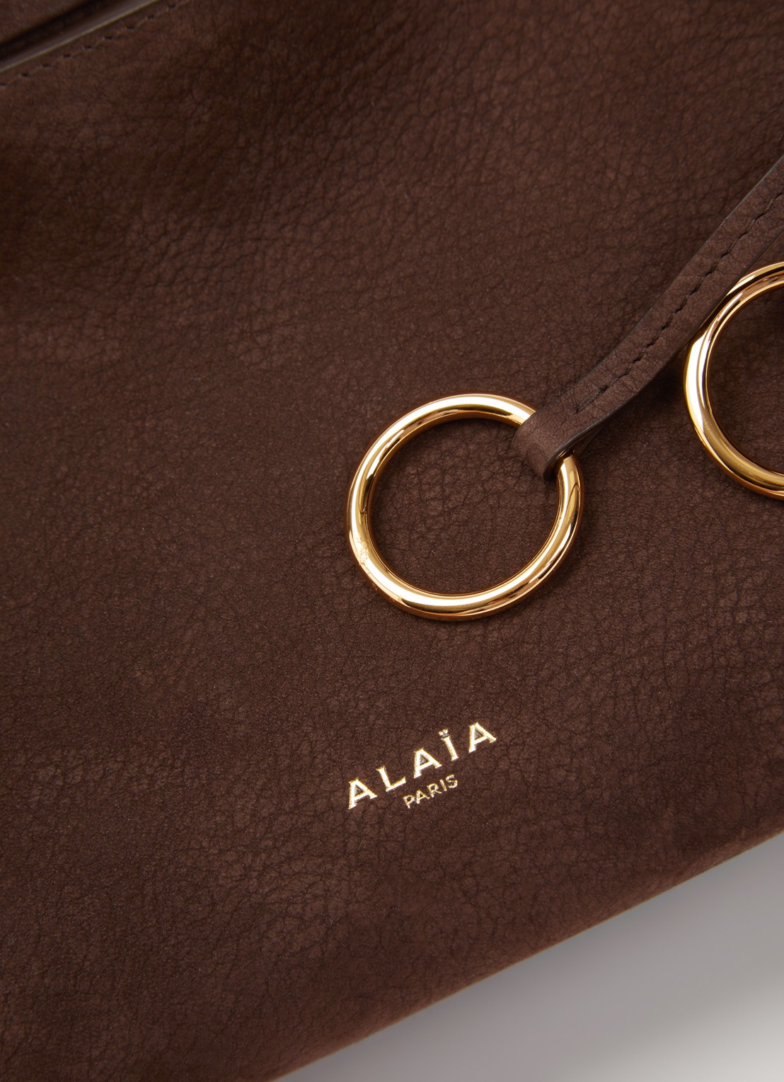 Alaïa East West Small crossbodytas van kalfssuède - detail 4 bruin