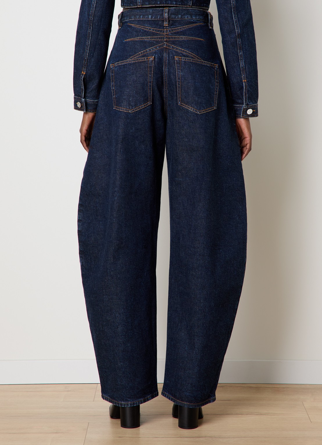 Alaïa High waist loose fit jeans met donkere wassing - achterkant 6 indigo
