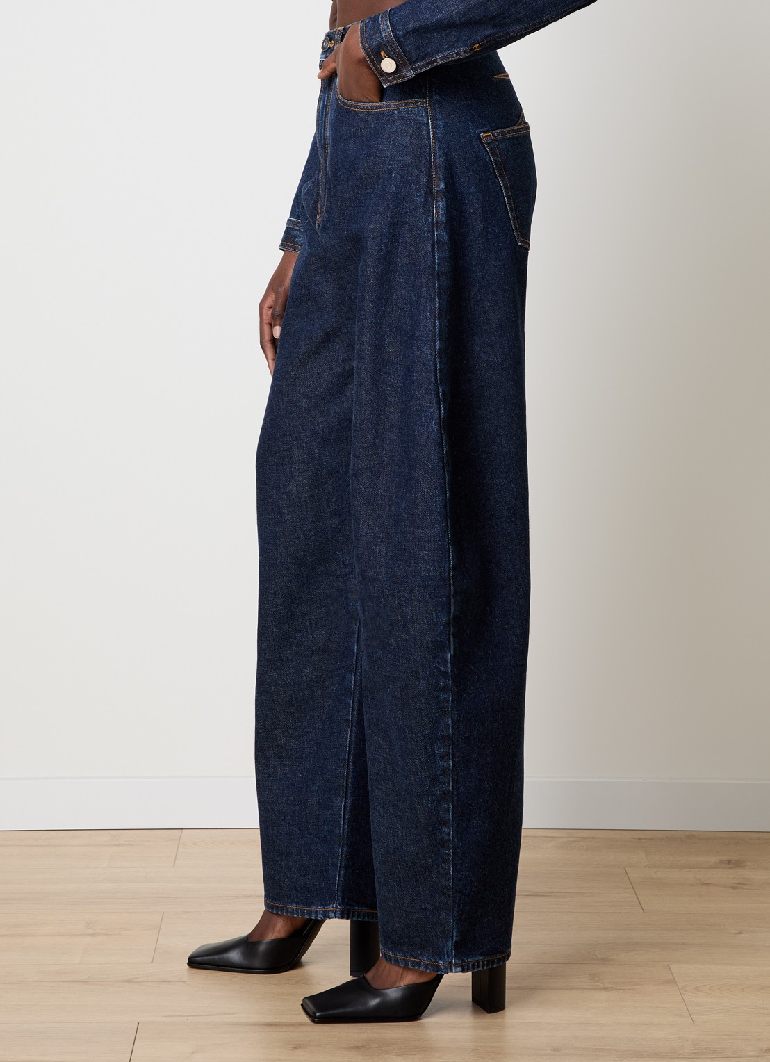 Alaïa High waist loose fit jeans met donkere wassing - detail 4 indigo