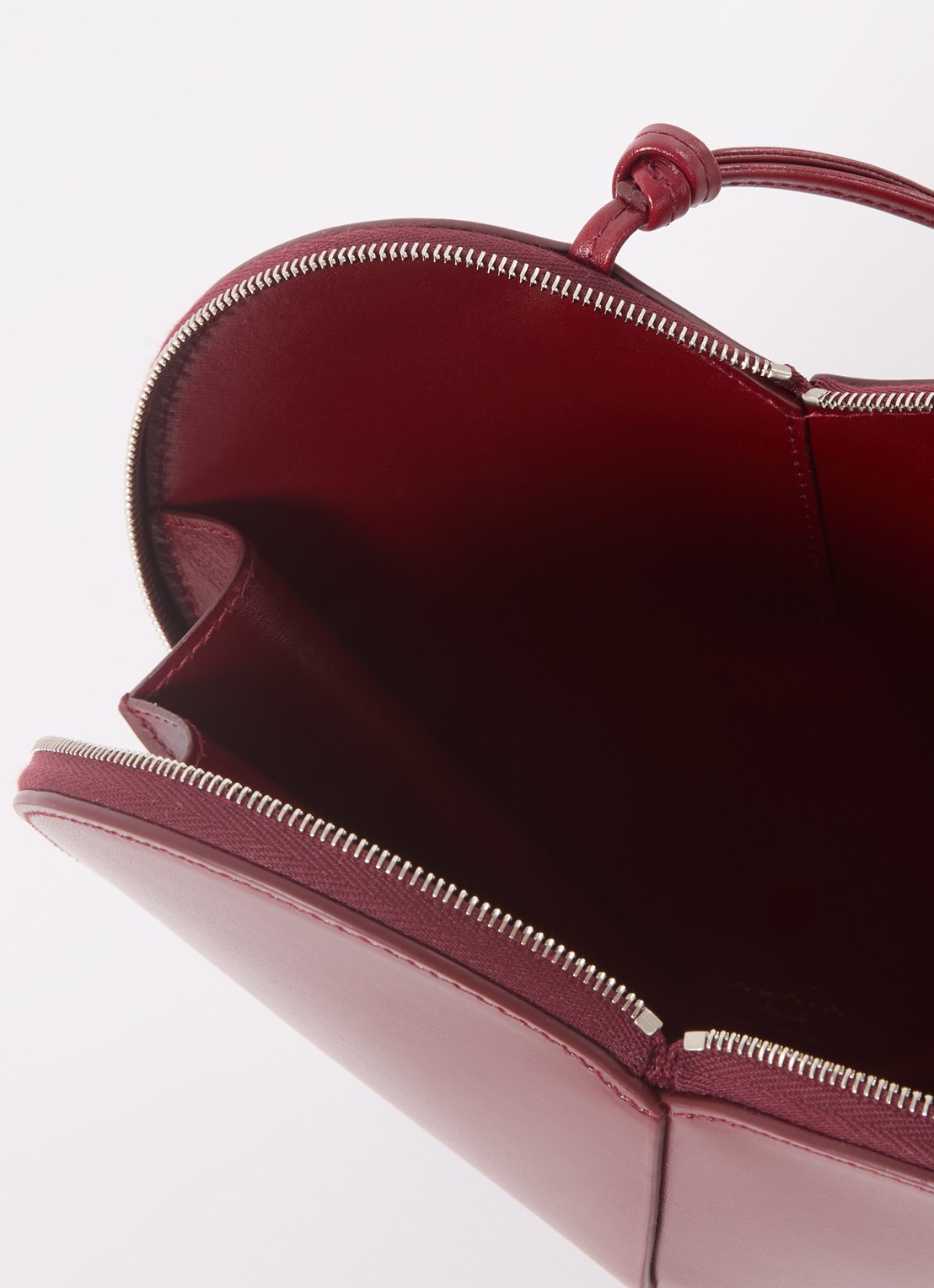 Alaïa Le Coeur crossbodytas van kalfsleer - detail 4 bordeauxrood