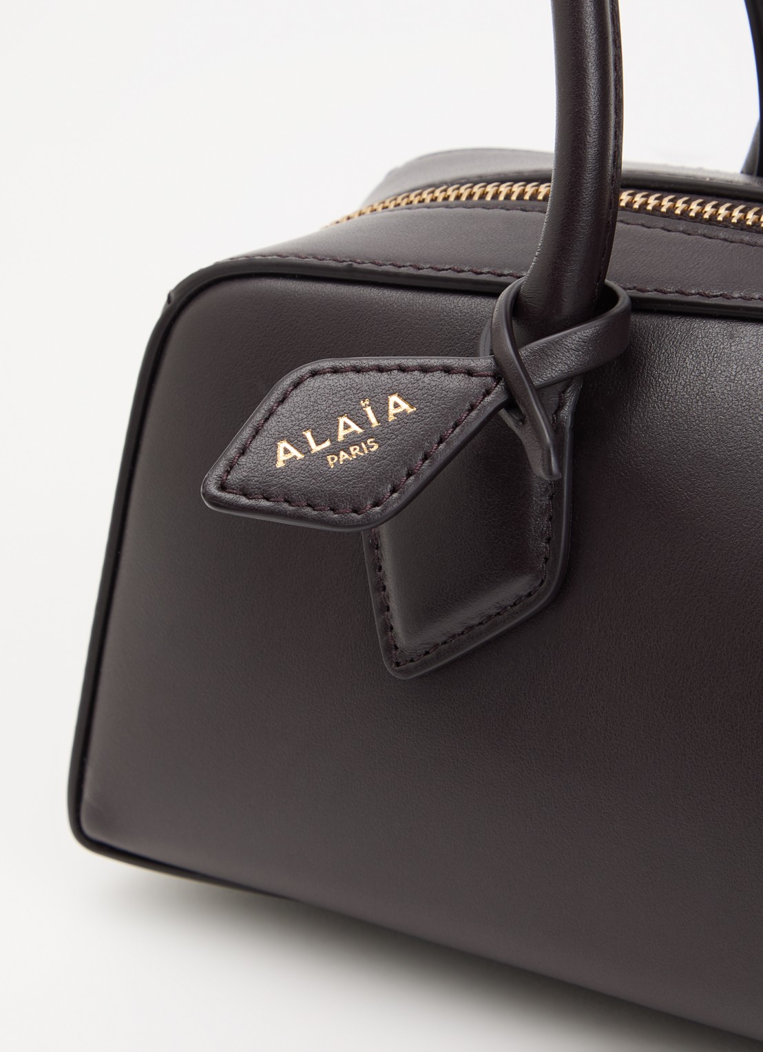 Alaïa Le Teckel Medium schoudertas van geitenleer - detail 3 cognac