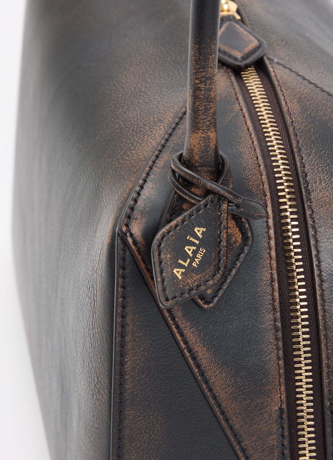 Alaïa Medium Bowling schoudertas van leer - detail 3 donkerbruin