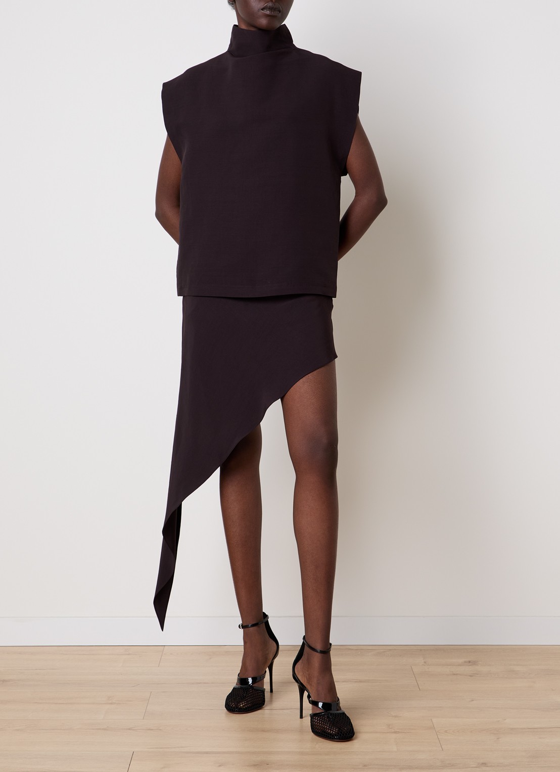Alaïa Mouwloze top met col - voorkant 3 donkerbruin
