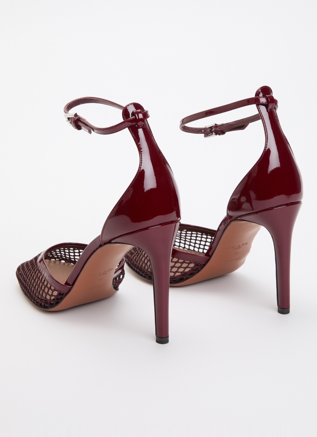 Alaïa Pump van mesh met kalfsleren details - achterkant bordeauxrood