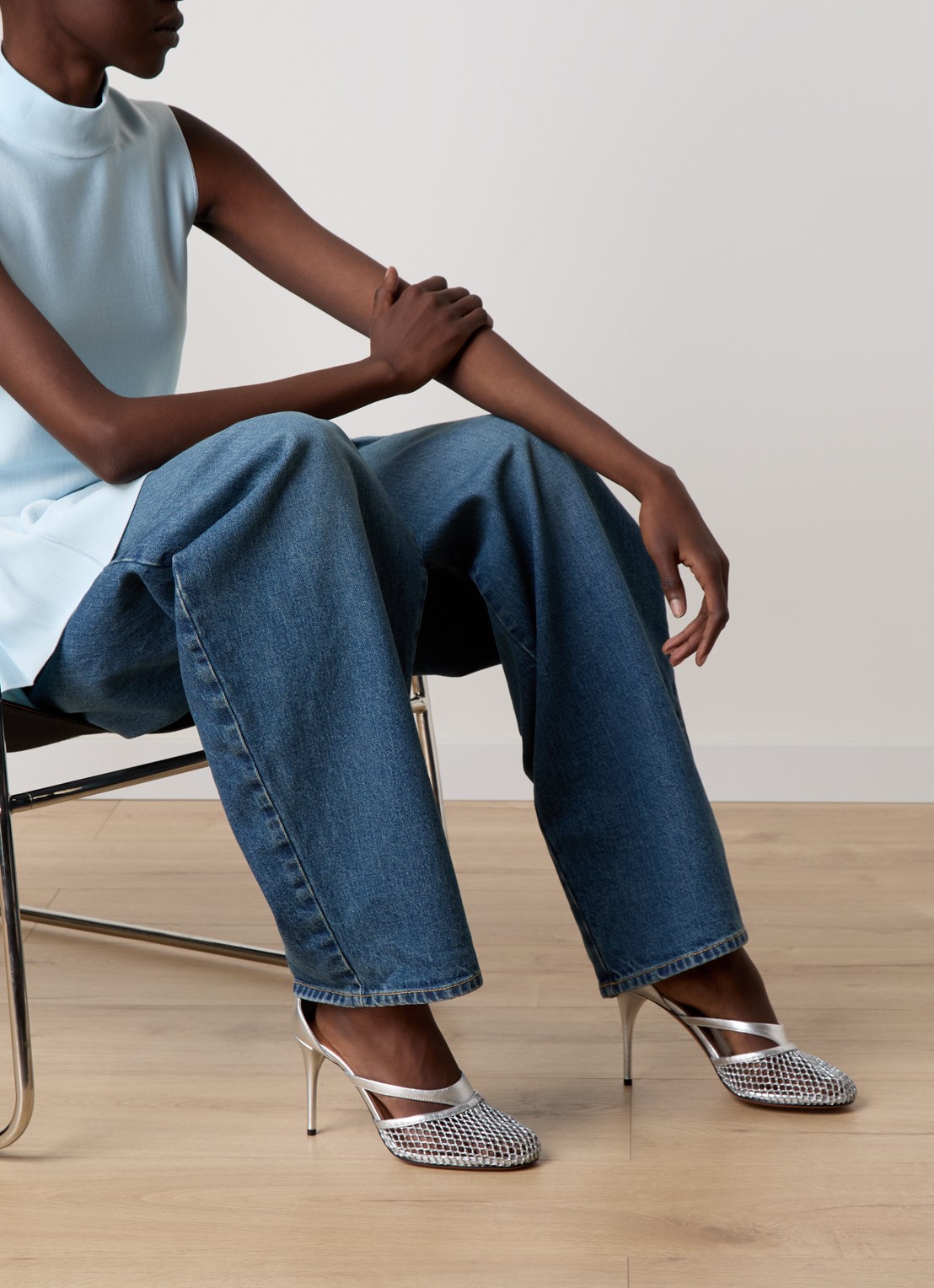 Alaïa Pump van mesh met kalfsleren details - voorkant 6 zilver