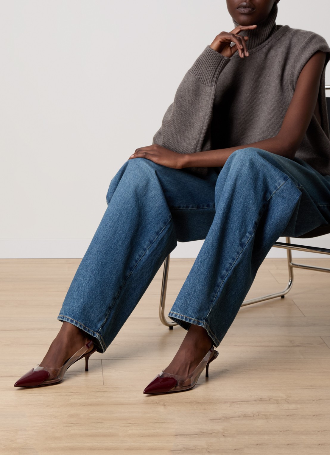 Alaïa Slingback met kalfsleren details en lakfinish - voorkant 5 bordeauxrood