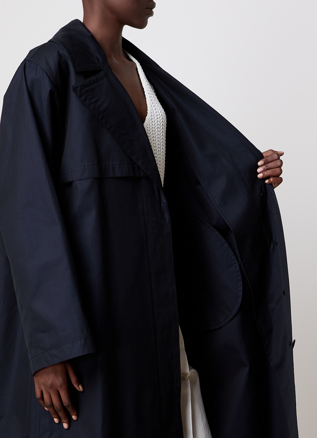 Alaïa Trenchcoat met strikceintuur - detail 3 donkerblauw