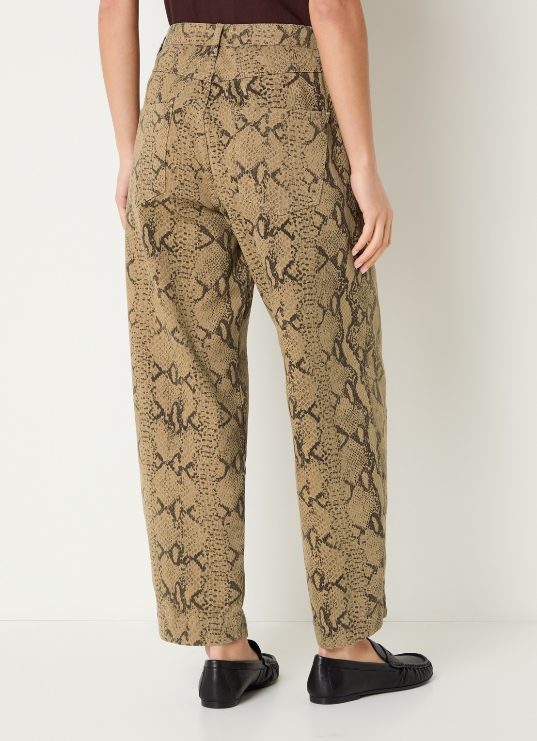 alchemist Abbi high waist tapered jeans met slangenprint - achterkant 2 camel