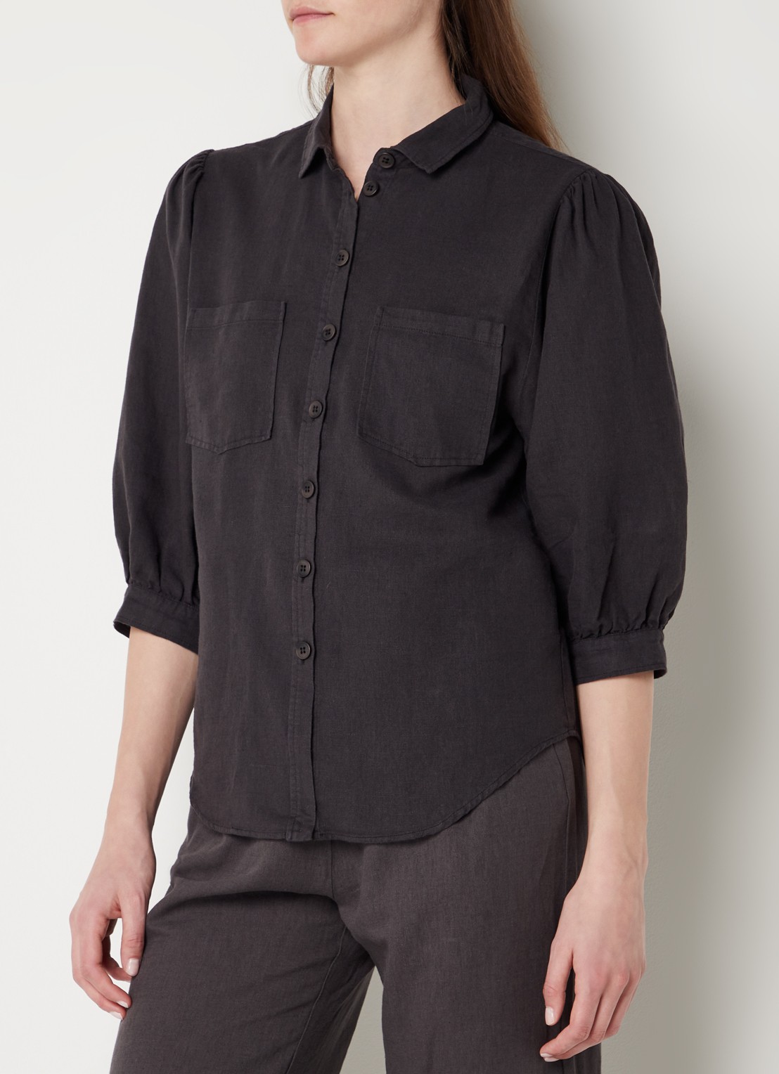 alchemist Dany blouse in linnenblend met borstzakken - detail 2 antraciet
