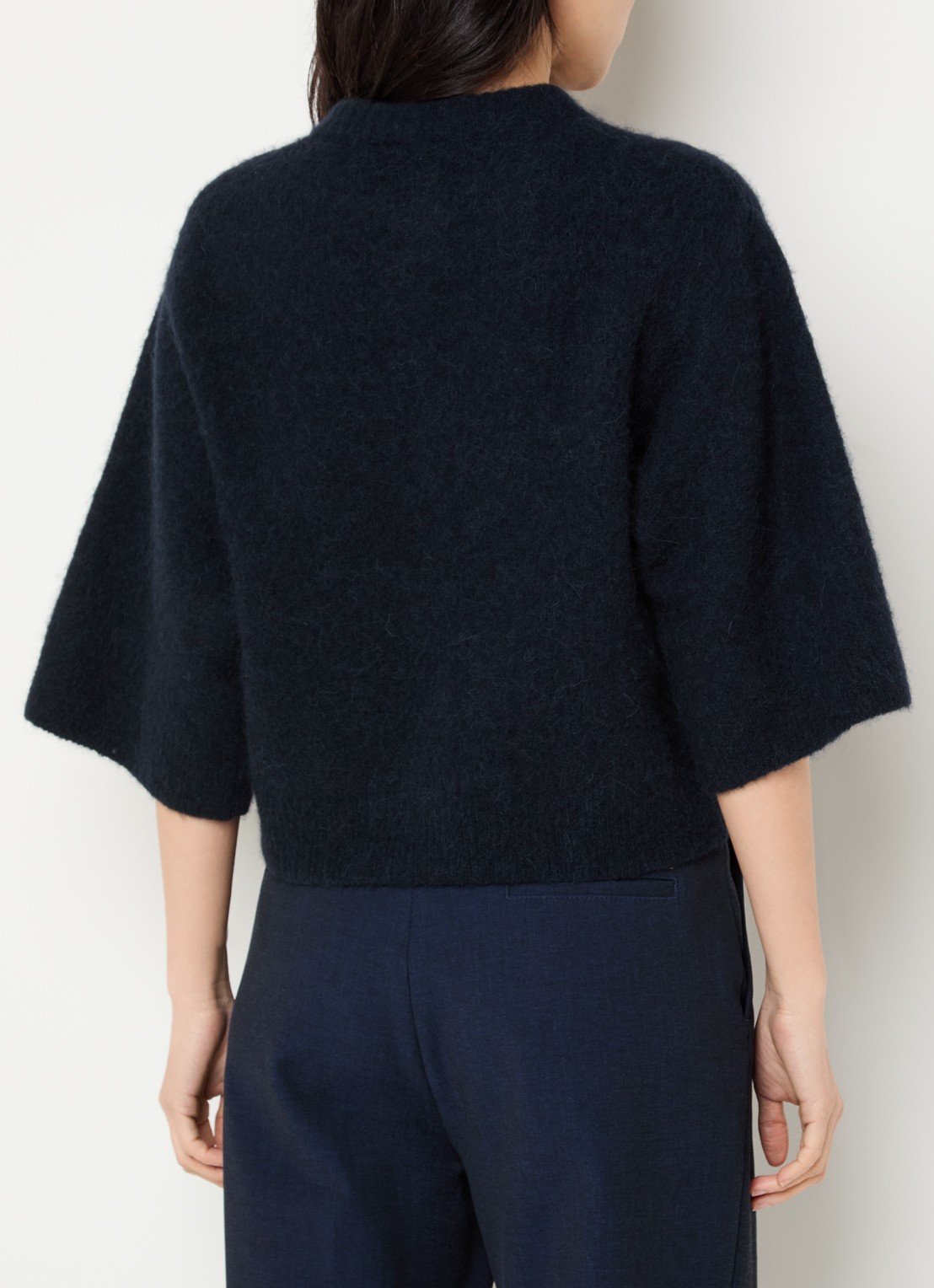 alchemist Fijngebreid vest in alpaca wolblend - achterkant blauw