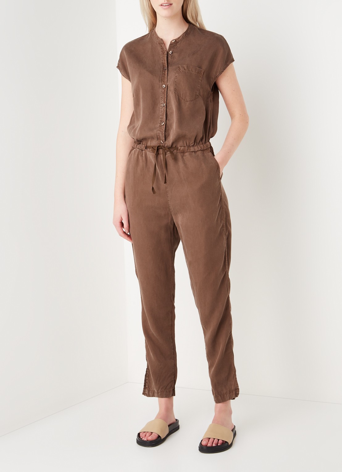 alchemist Hali slim fit jumpsuit van lyocell met borstzak - voorkant 4 bruin