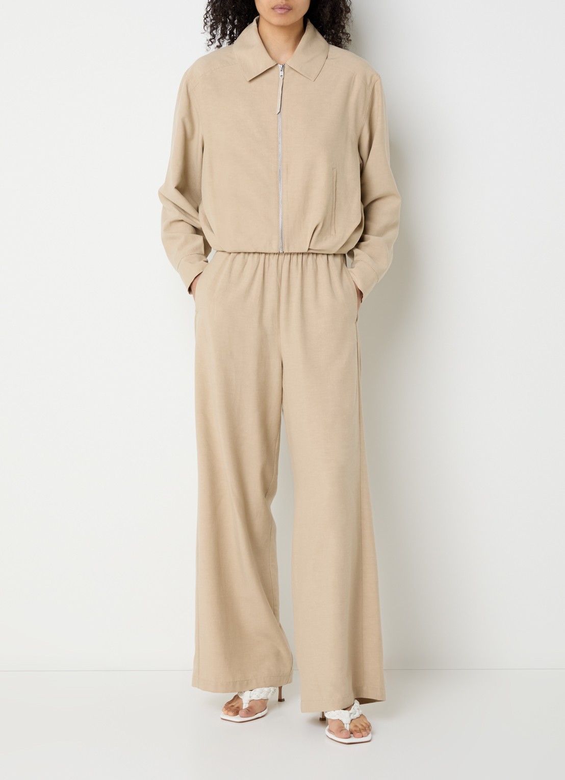 alchemist Luki cropped jack in linnenblend met steekzakken - voorkant 2 beige