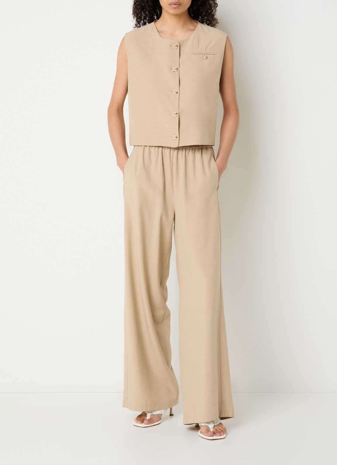 alchemist Masey gilet in linnenblend met borstzak - voorkant 3 beige