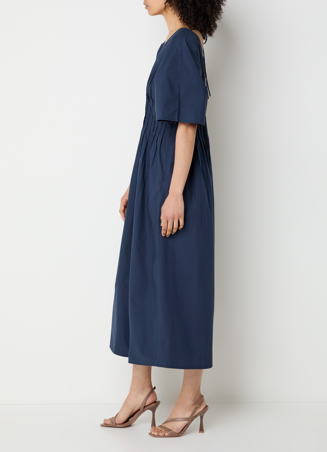 alchemist Pippa midi jurk met plooidetail en trompetmouw - voorkant 3 donkerblauw