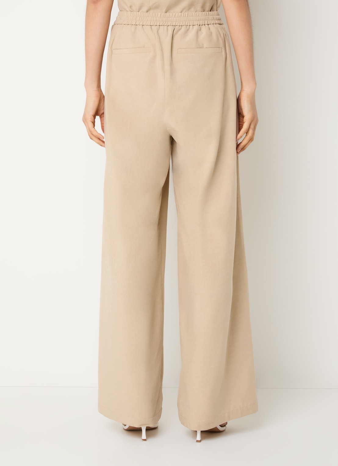 alchemist Sammy mid waist loose fit pantalon in linnenblend met steekzakken - achterkant beige