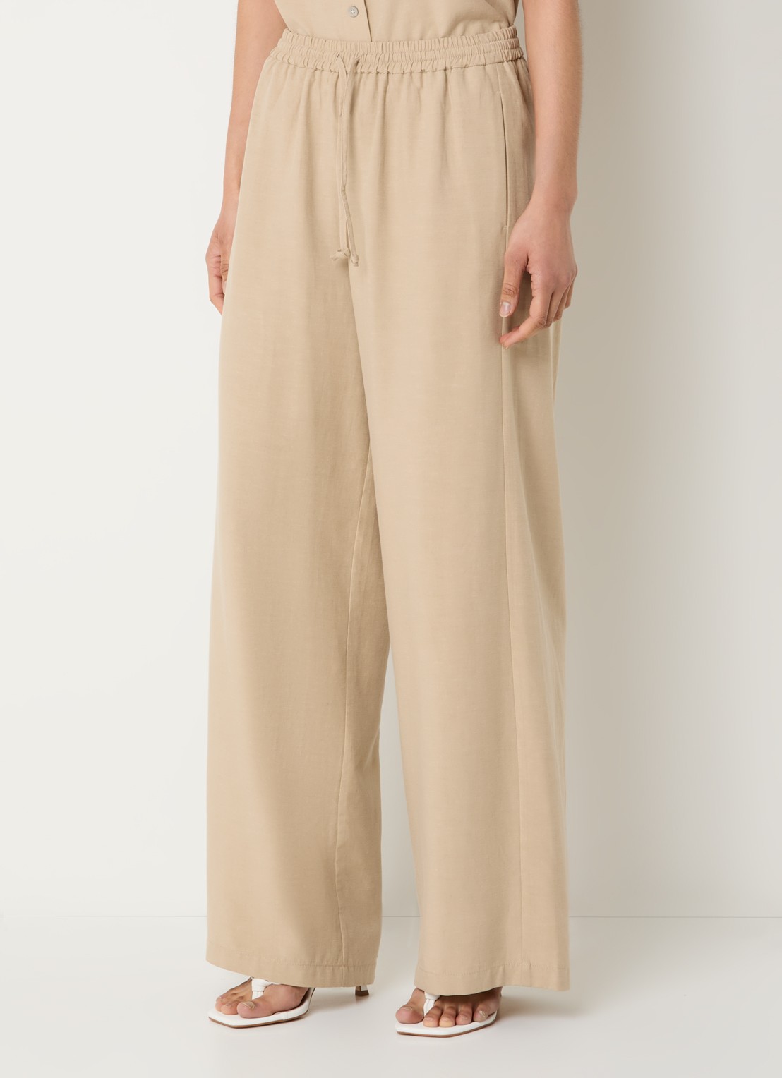 alchemist Sammy mid waist loose fit pantalon in linnenblend met steekzakken - detail 2 beige