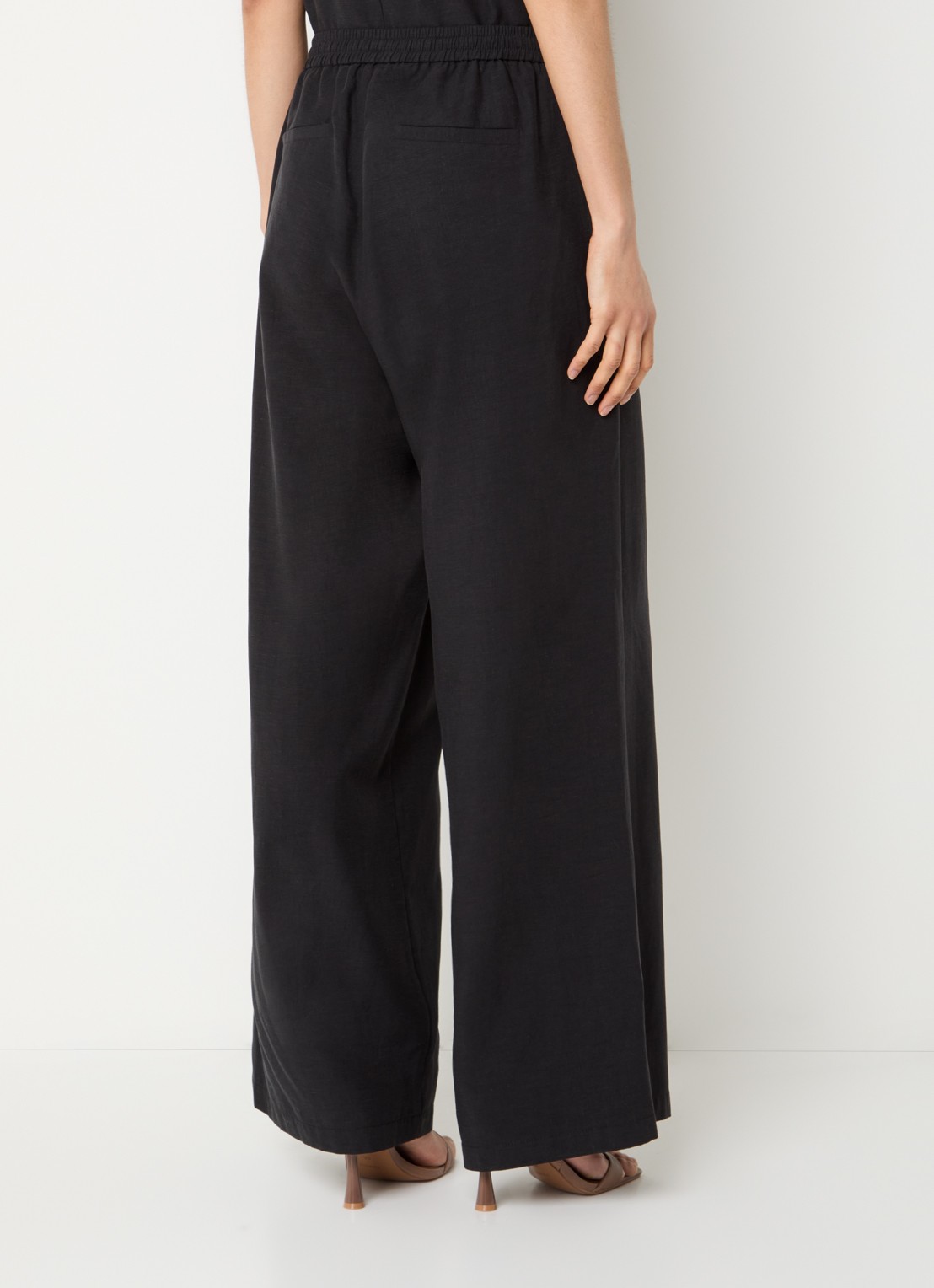 alchemist Sammy mid waist loose fit pantalon in linnenblend met steekzakken - achterkant zwart