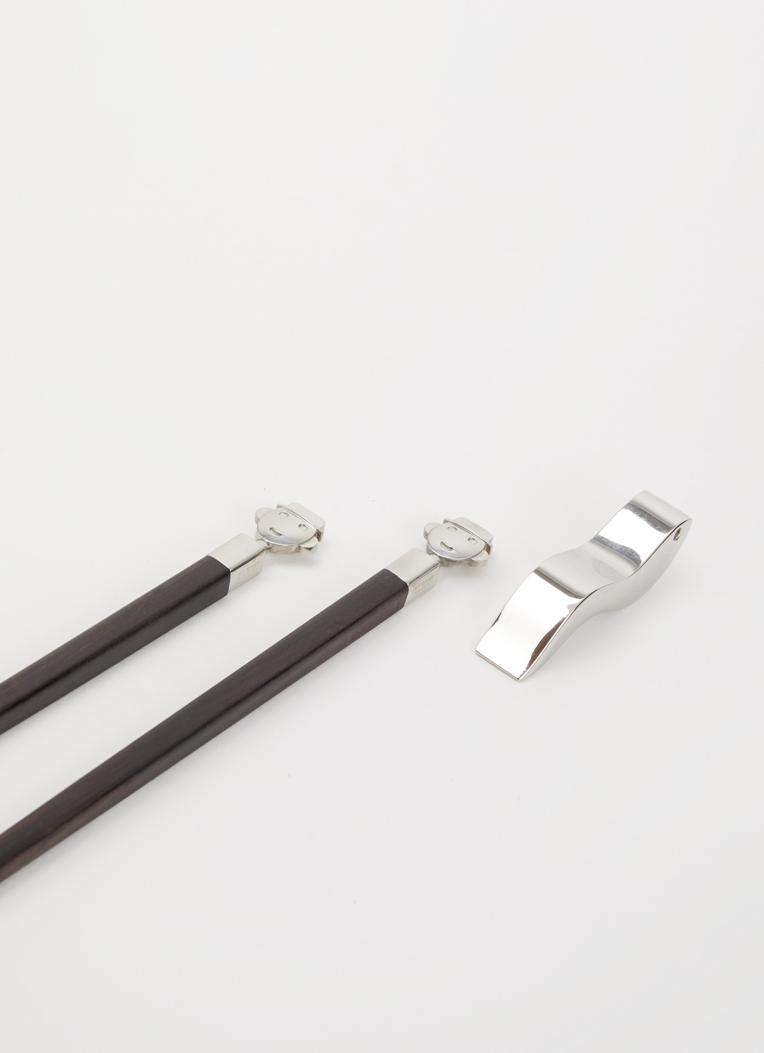 Alessi Alessandro eetstokjes met houder set 3-delig - voorkant 2 donkerbruin