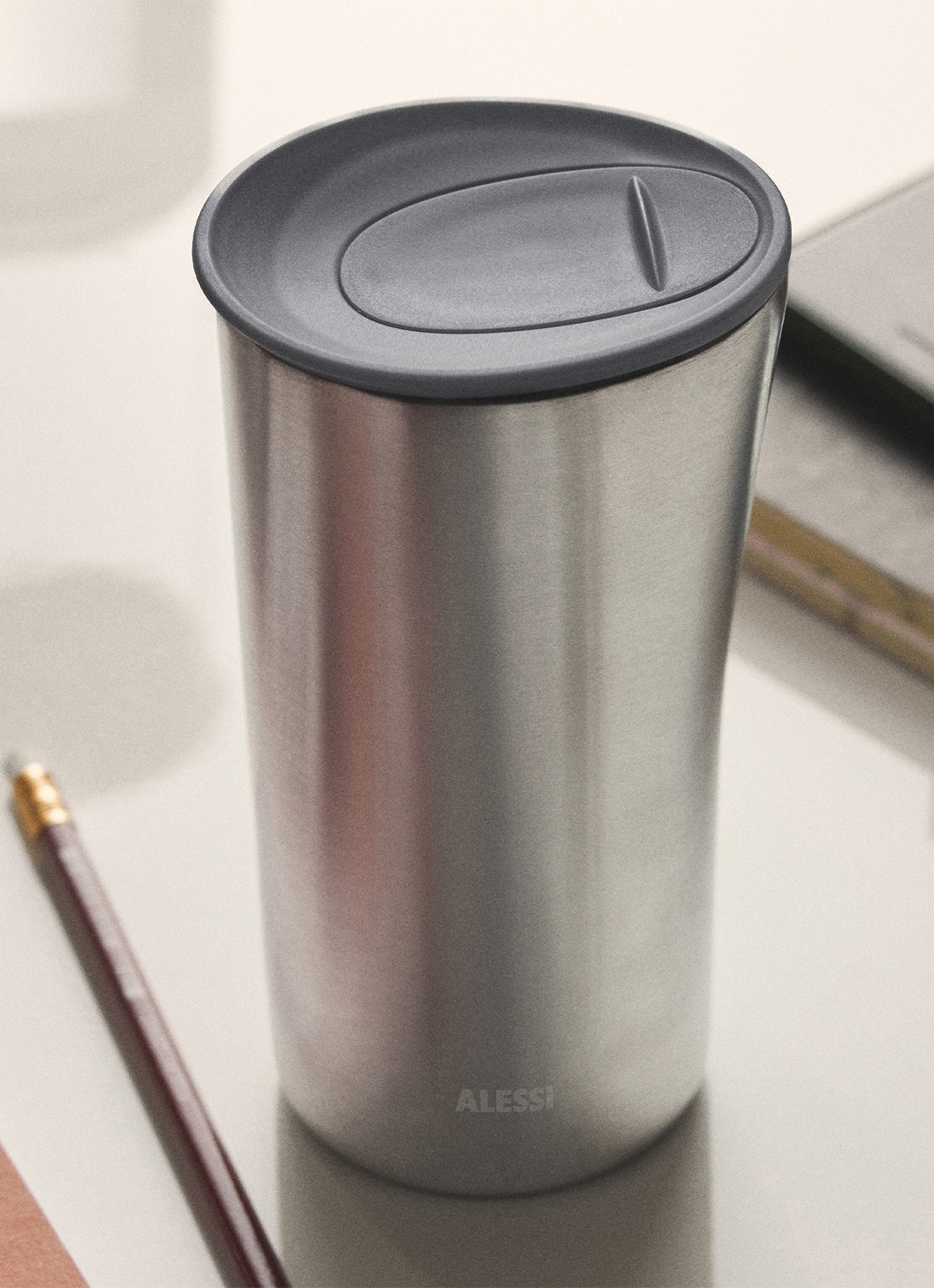 Alessi Buri thermosbeker 33 cl - detail 3 antraciet
