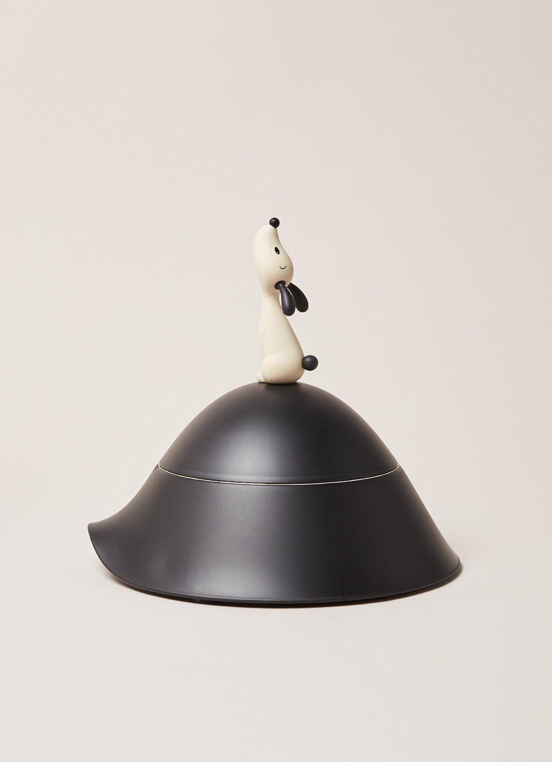 Alessi Lulà voerbak voor honden 22 cm - voorkant 2 zwart