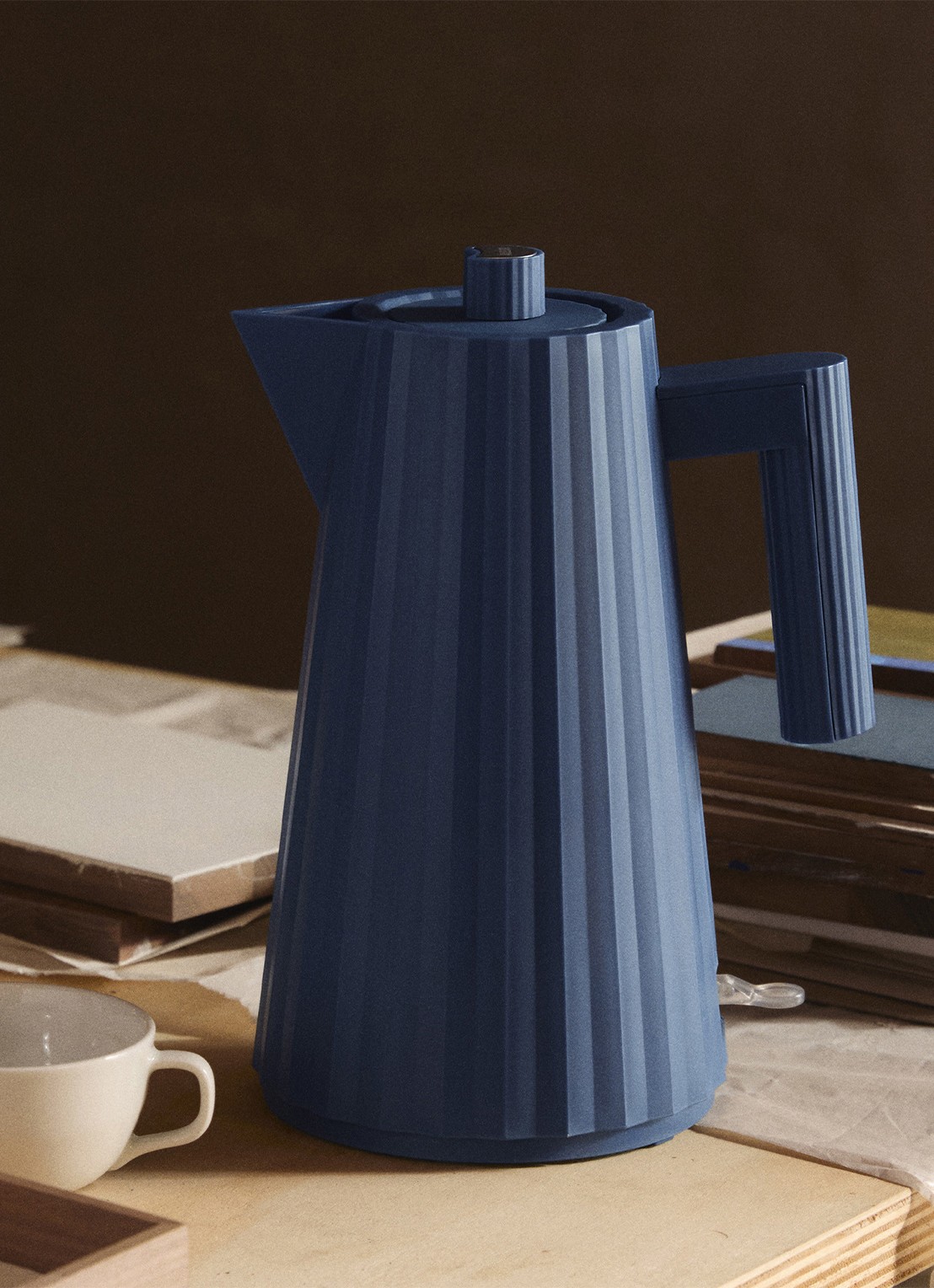 Alessi Plissé Waterkoker 1,7 liter MDL06 DAZ - voorkant 2 blauw