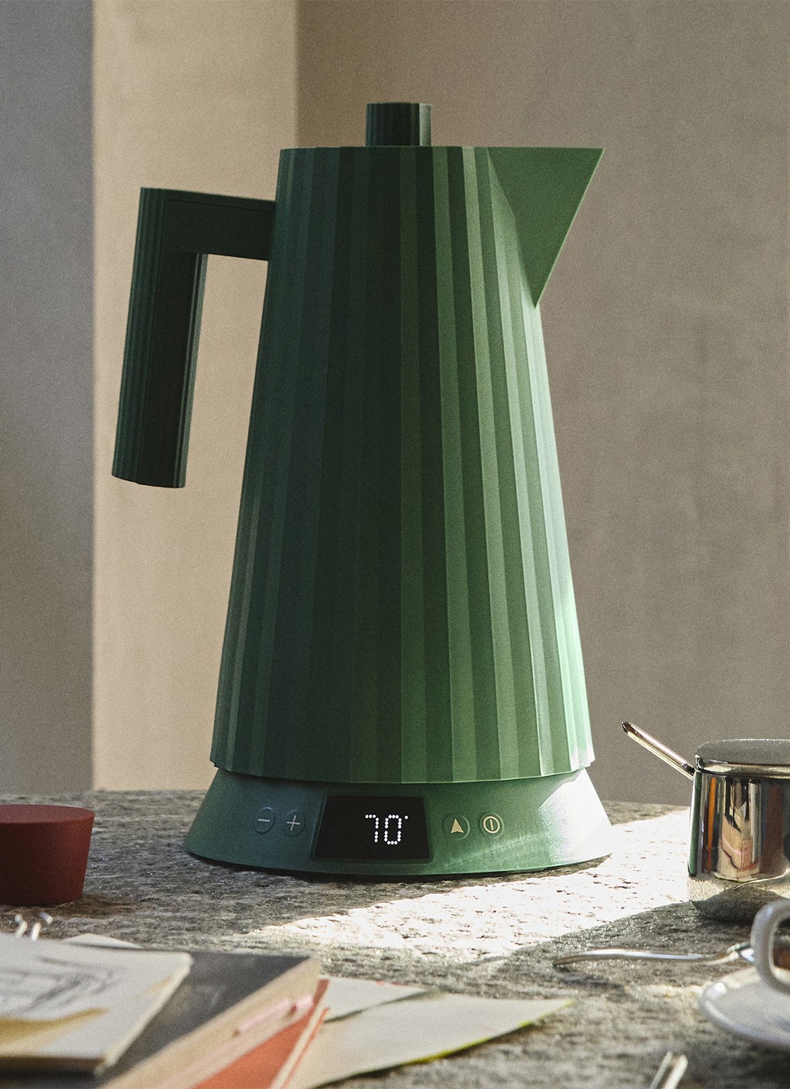 Alessi Plissé Waterkoker 1,7 liter MDL21 GR - voorkant 2 groen
